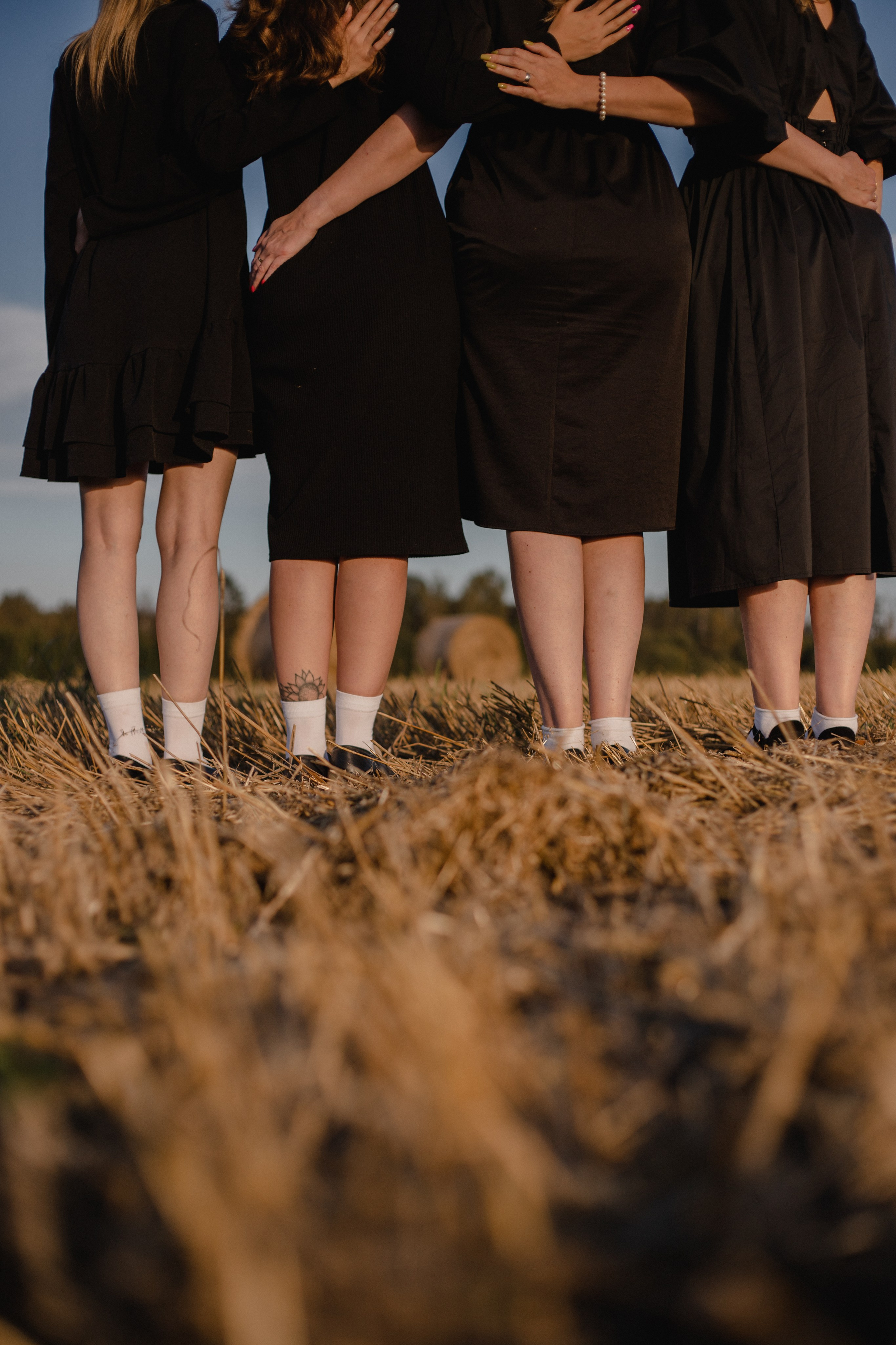 Однажды сестры в поле :)