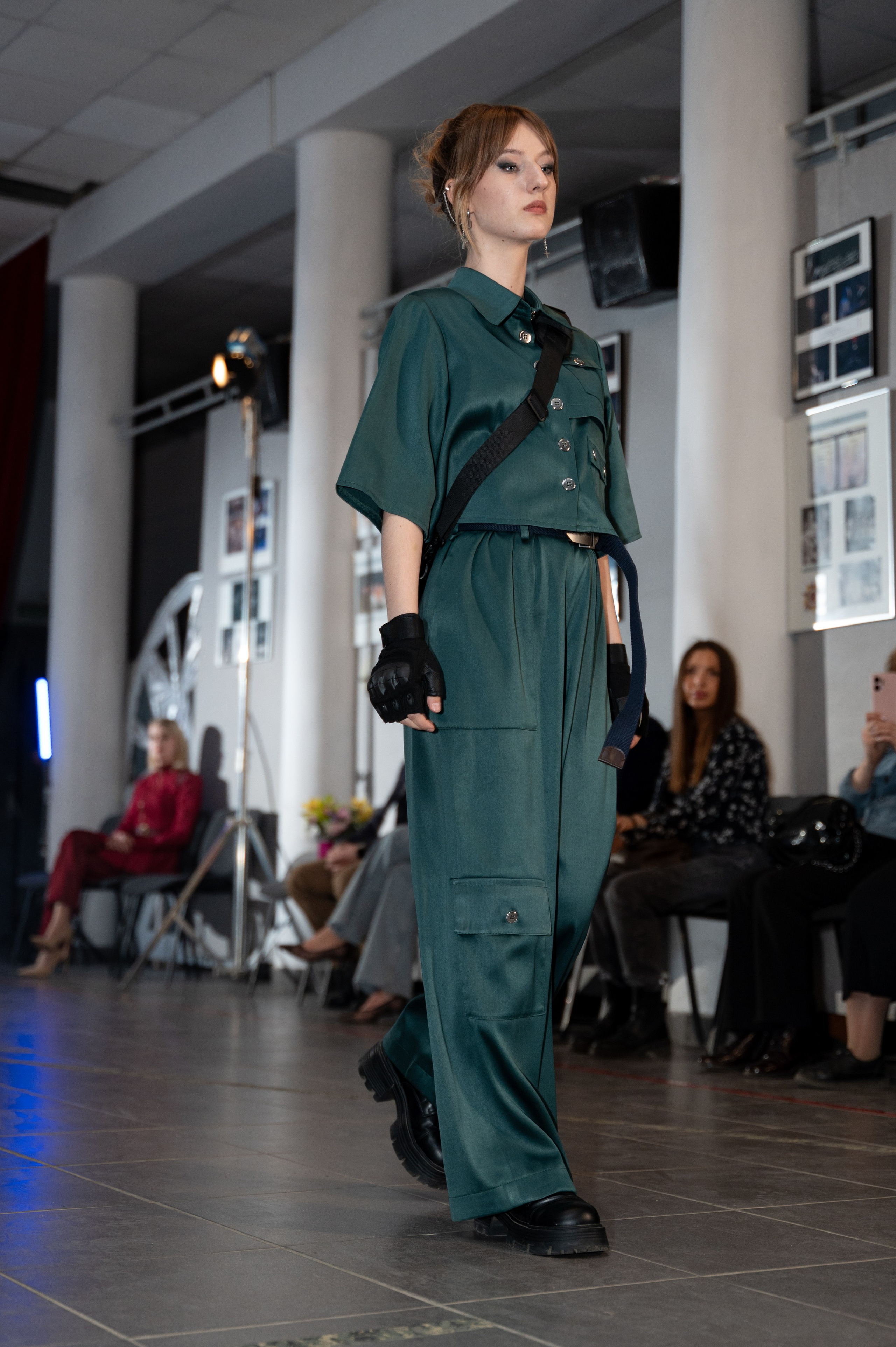 Закрытый показ милитари «Своя трансформация» дизайнера Юлии Бойченко | 24.04.2025. Фотограф в Омске Елизавета Кириллова