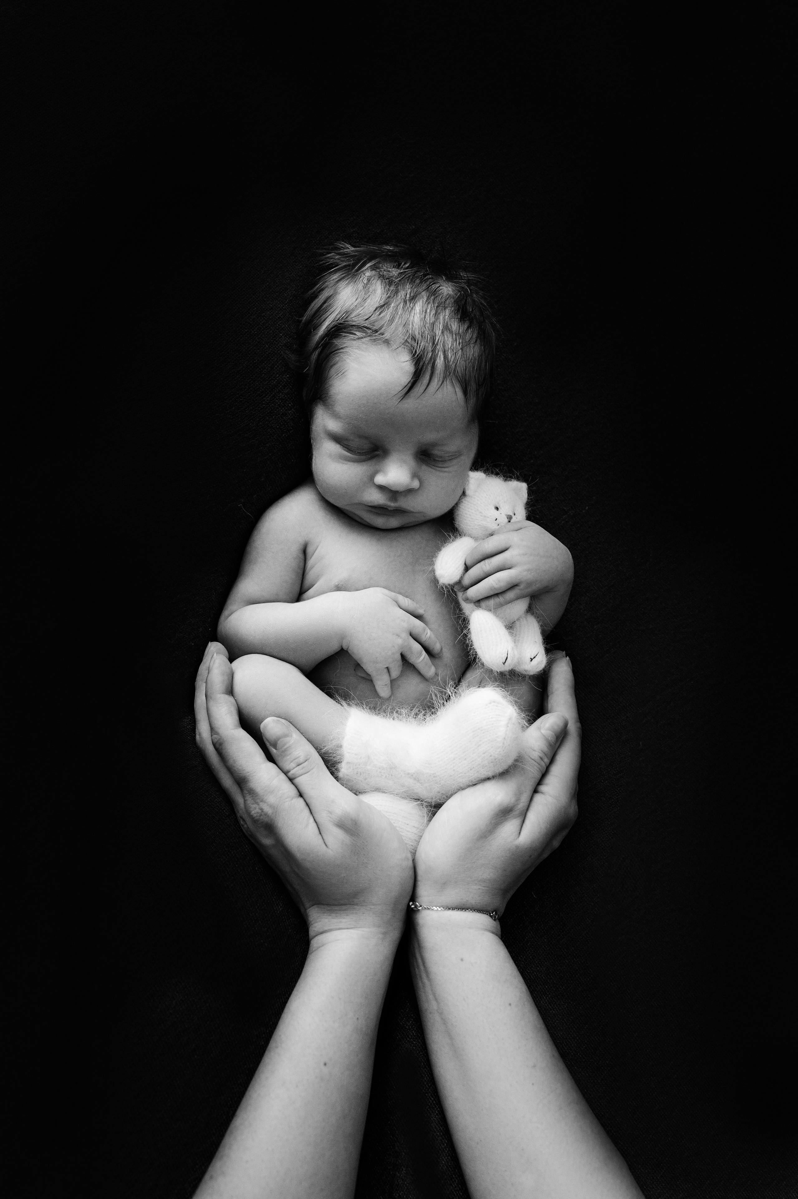 Черно белые фото. Фотограф новорожденных малышей в Санкт-Петербурге