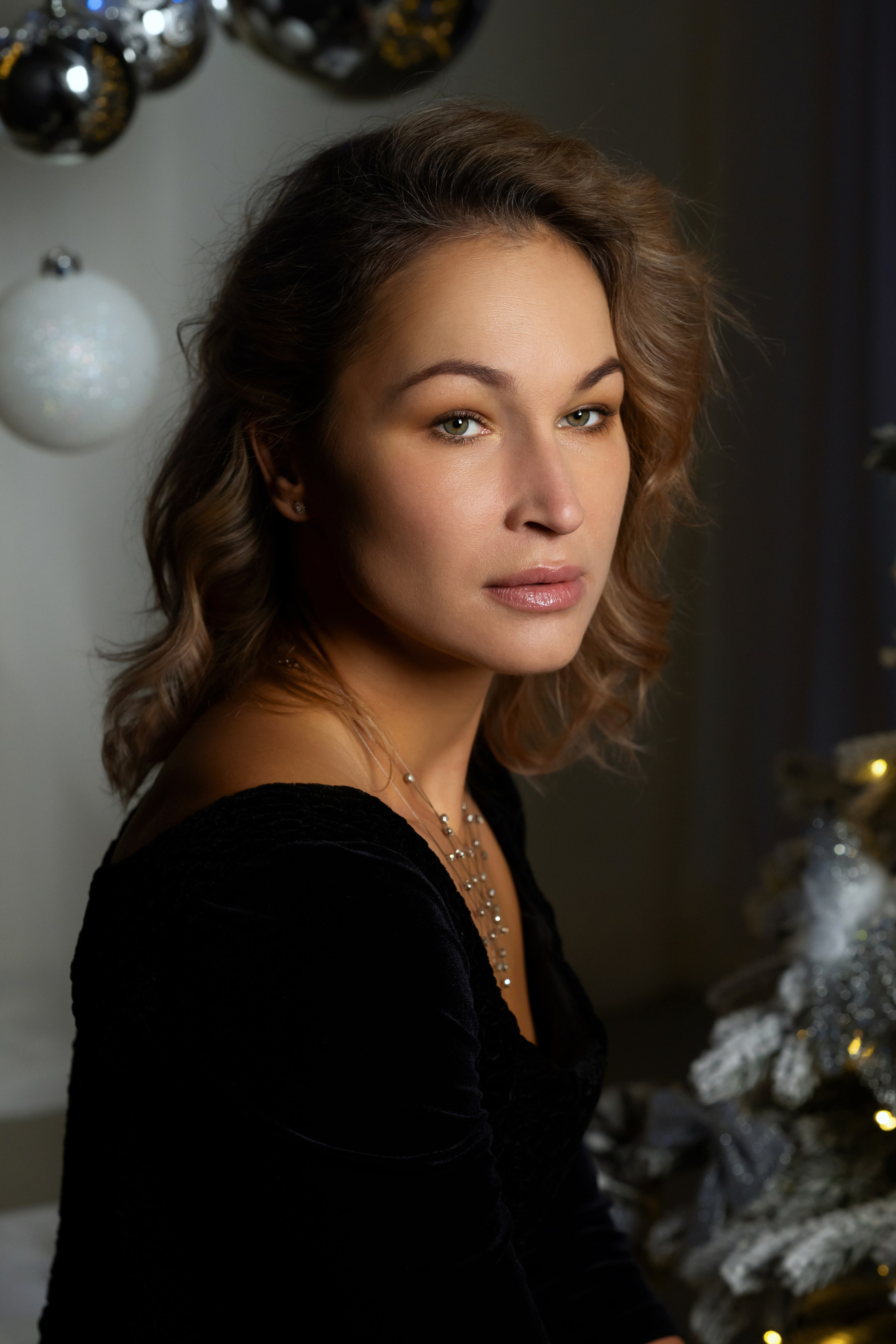 Новогодняя фотосессия девушки в студии