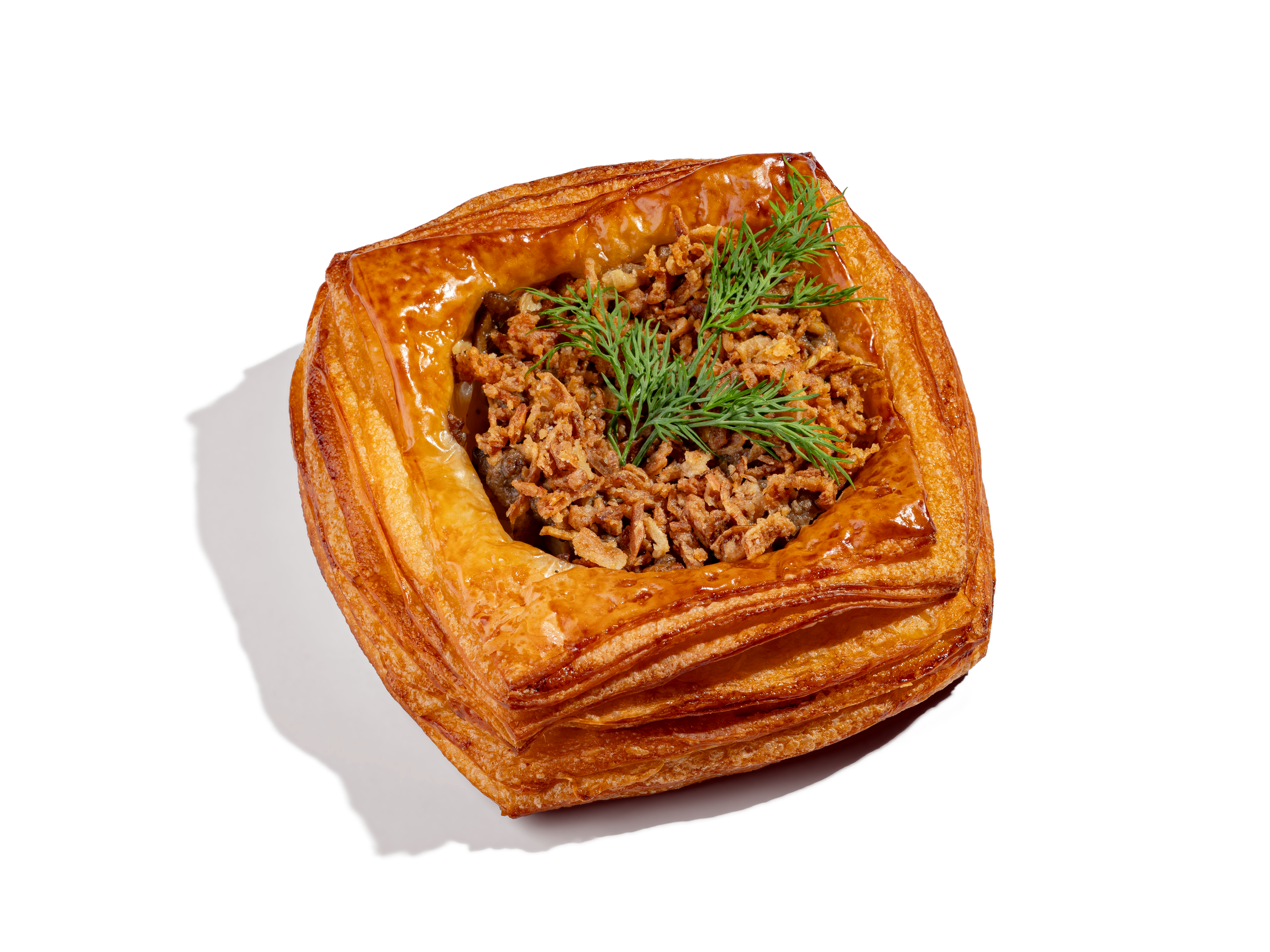 ДАНИШ С КАРТОФЕЛЕМ И ГРИБАМИ - 250Р. Слойка с печеным картофелем, грибами и соусом бешамель. Украшается трюфельным грибным соусом и луком фри 