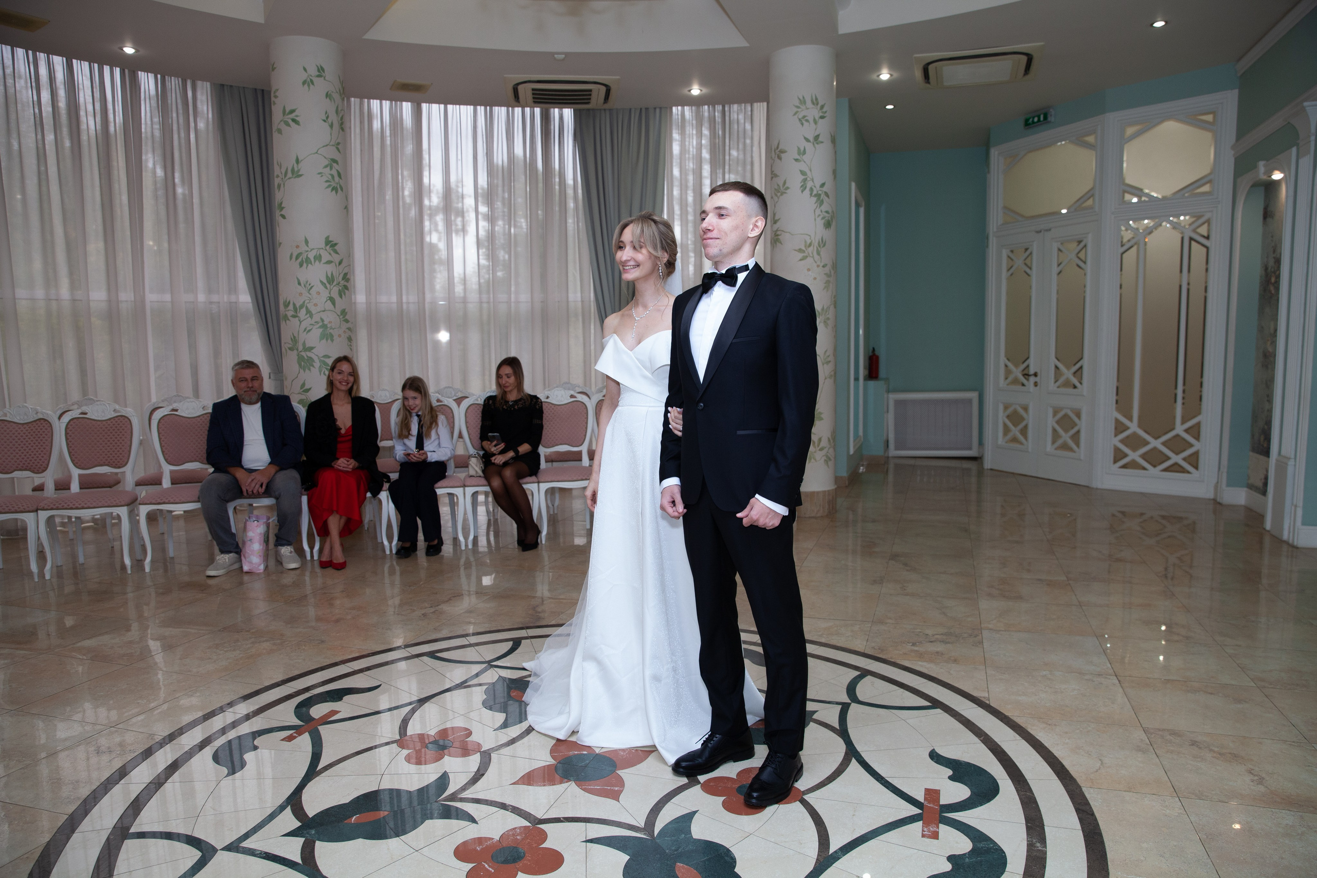 Свадебная фотосессия в отеле Ареал. Фотограф в Железнодорожном и Балашихе