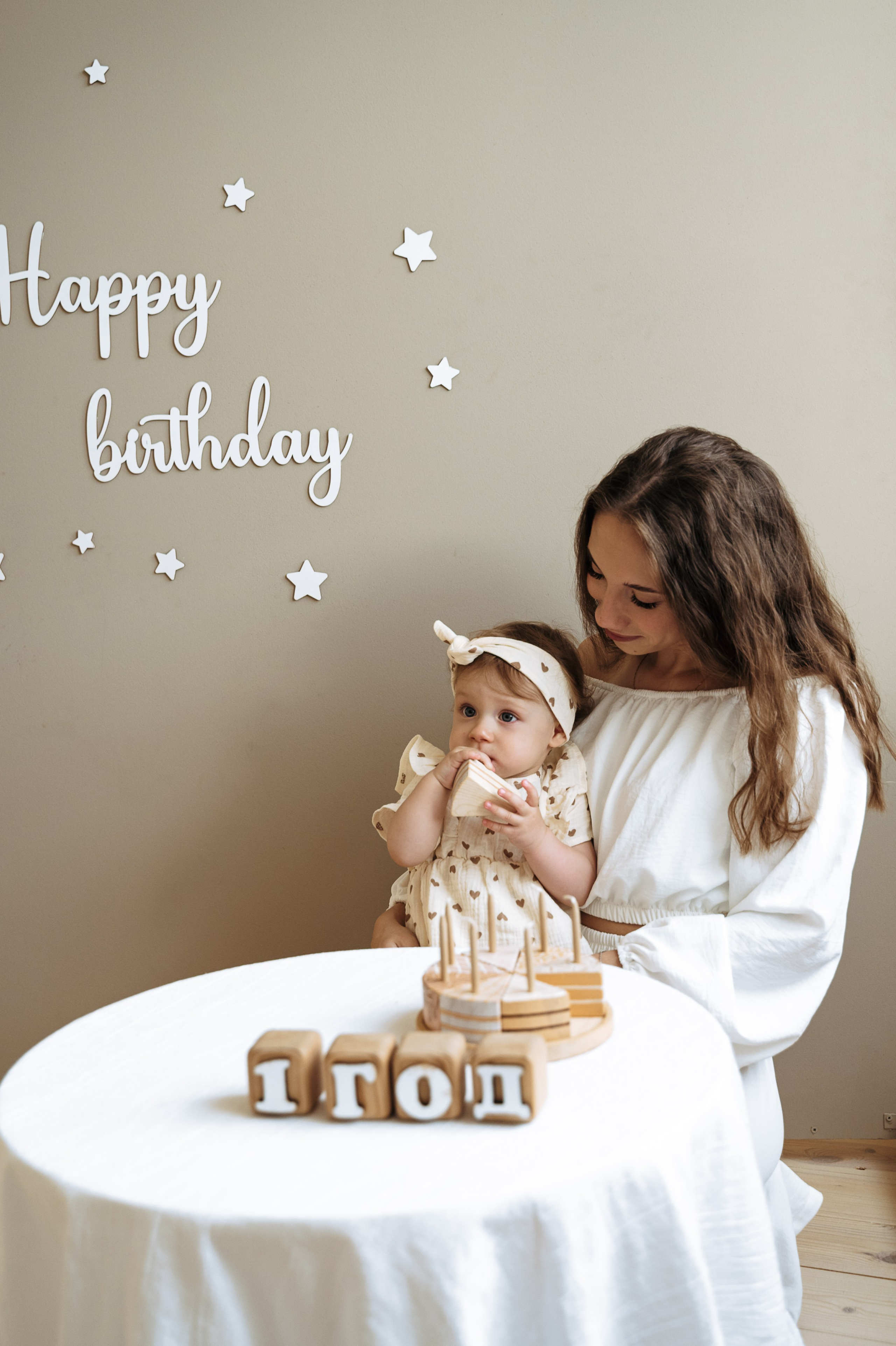 фотосессия на годик в красивой фотостудии в Екатеринбурге