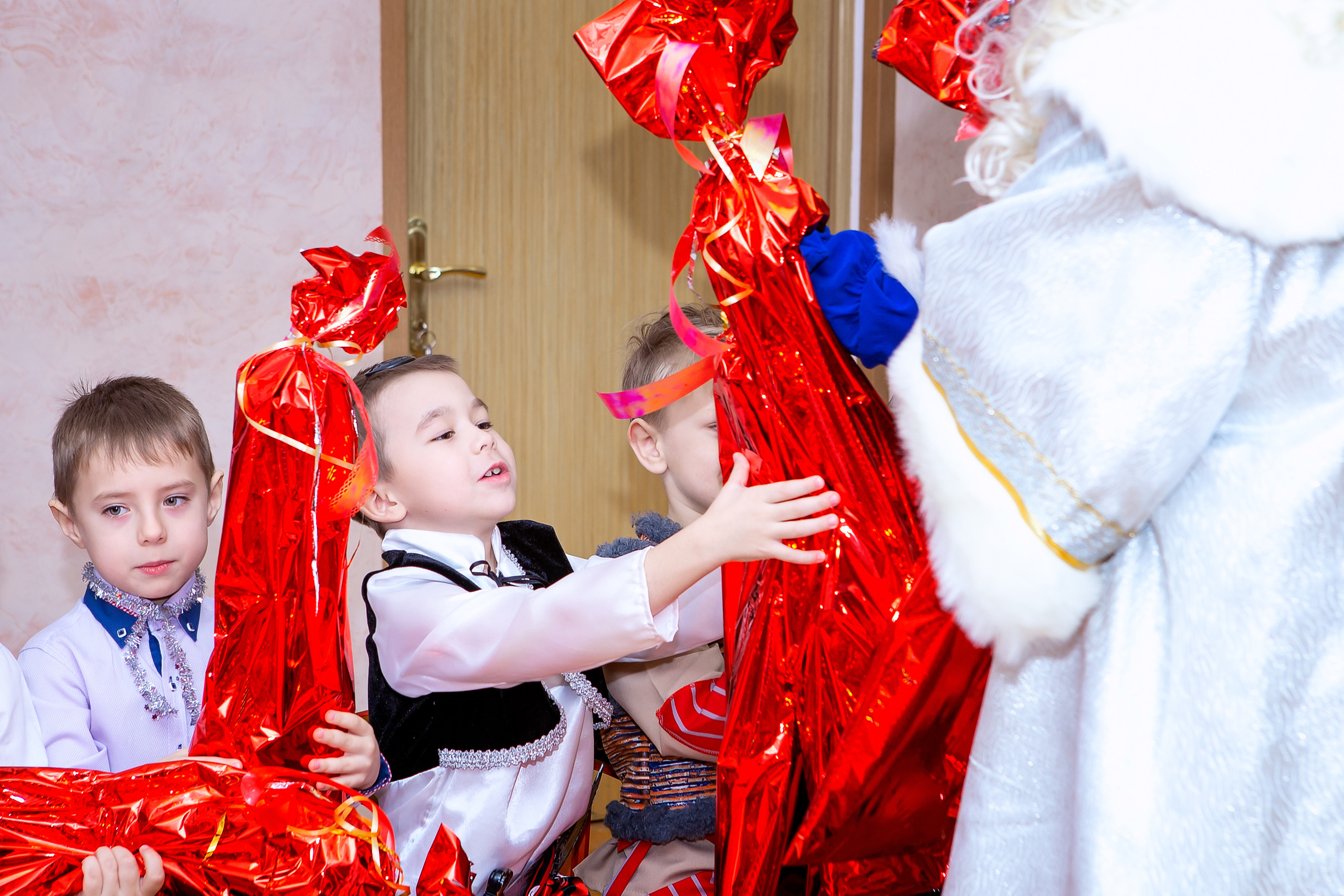 Новогодний утренник 2020. Выпускные альбомы для школ и детских садов