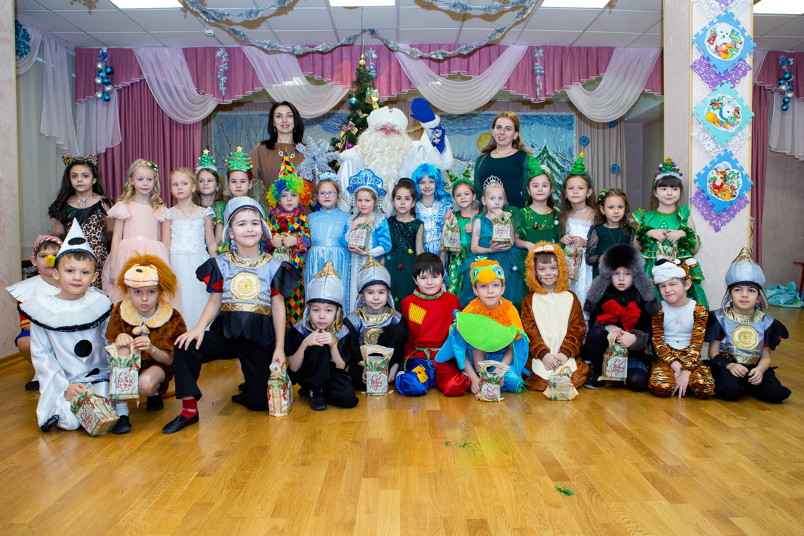 Новогодний утренник 2021 г. Выпускные альбомы для школ и детских садов