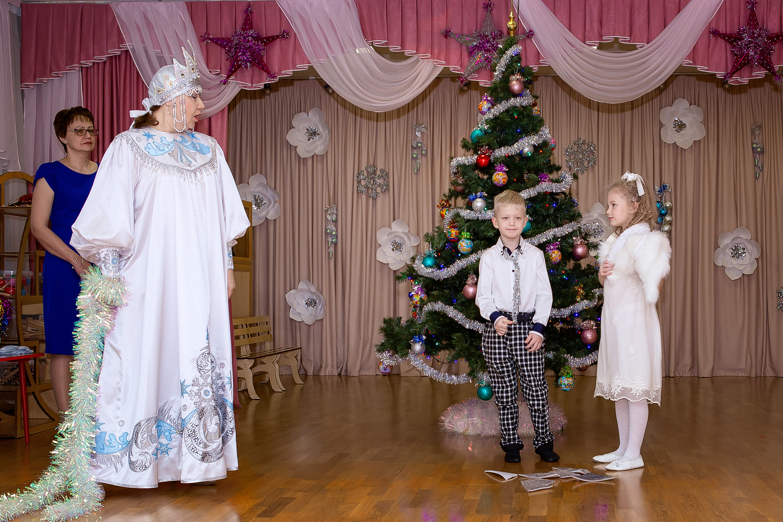 Новогодний утренник 2020. Выпускные альбомы для школ и детских садов