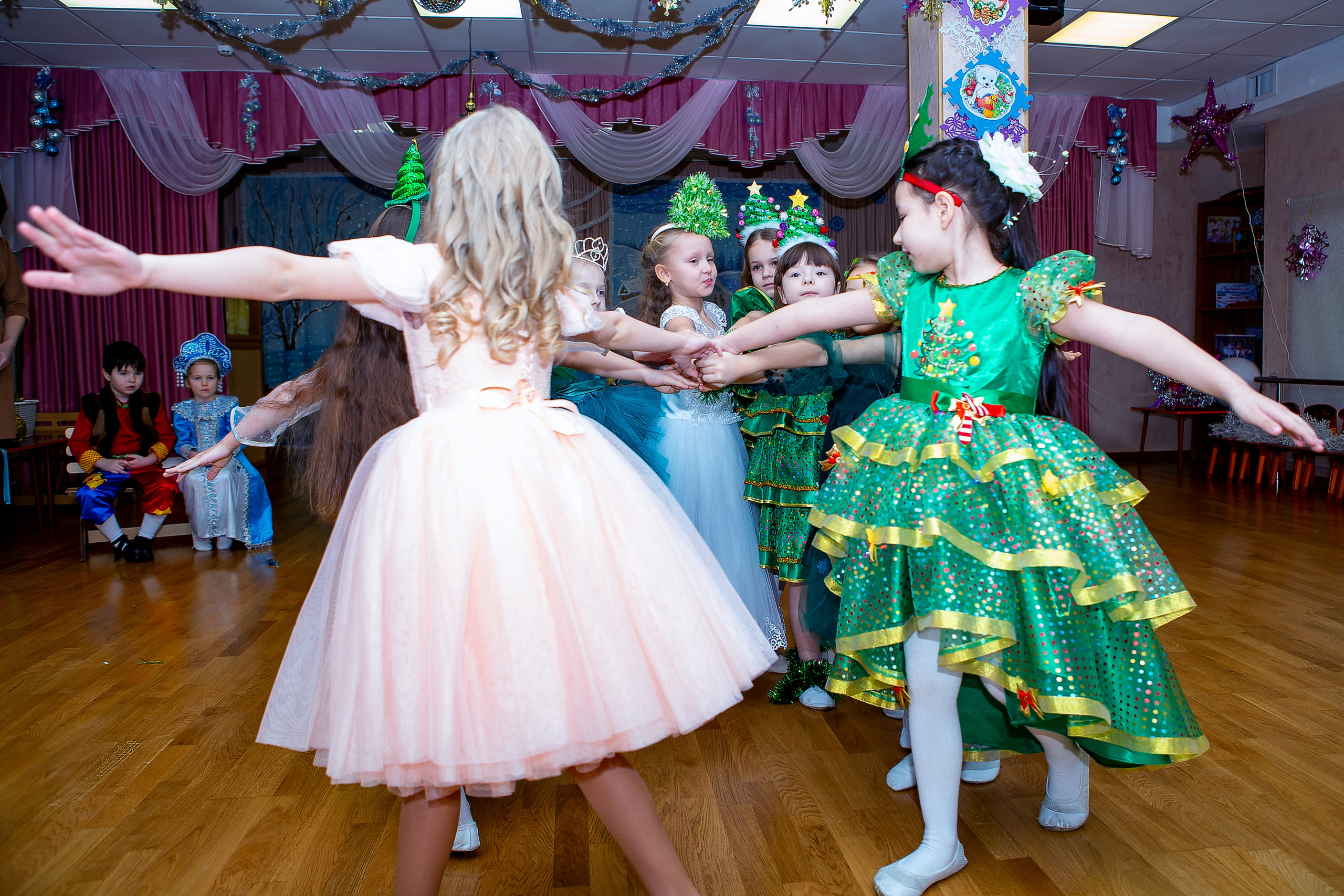 Новогодний утренник 2021 г. Выпускные альбомы для школ и детских садов