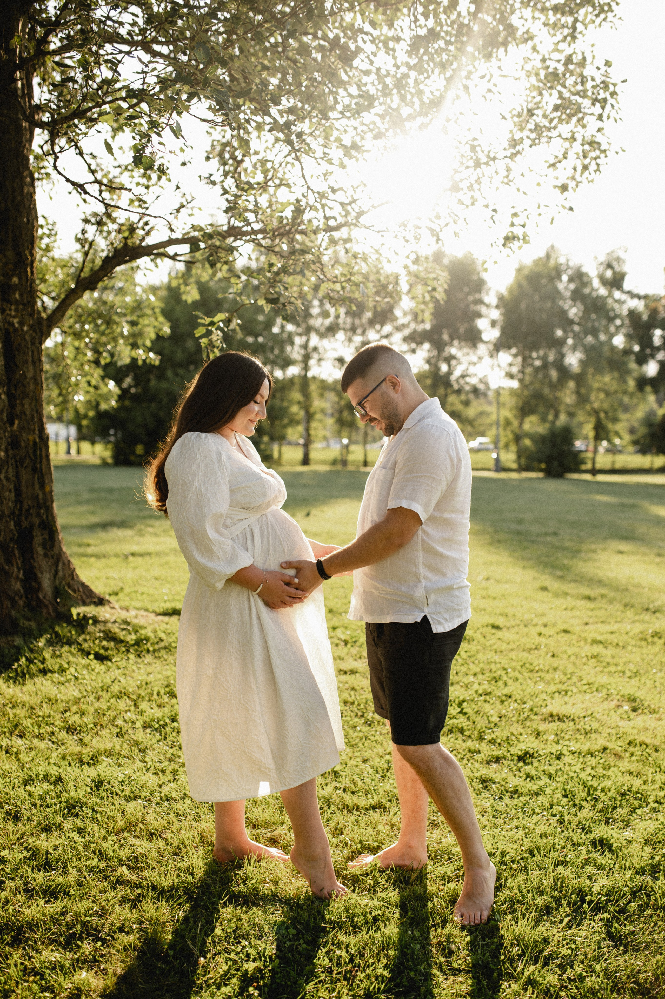 Фотосессия беременности на природе в парке Москвы. Семейная фотосессия Бутово Москва фотограф Алина Морщагина