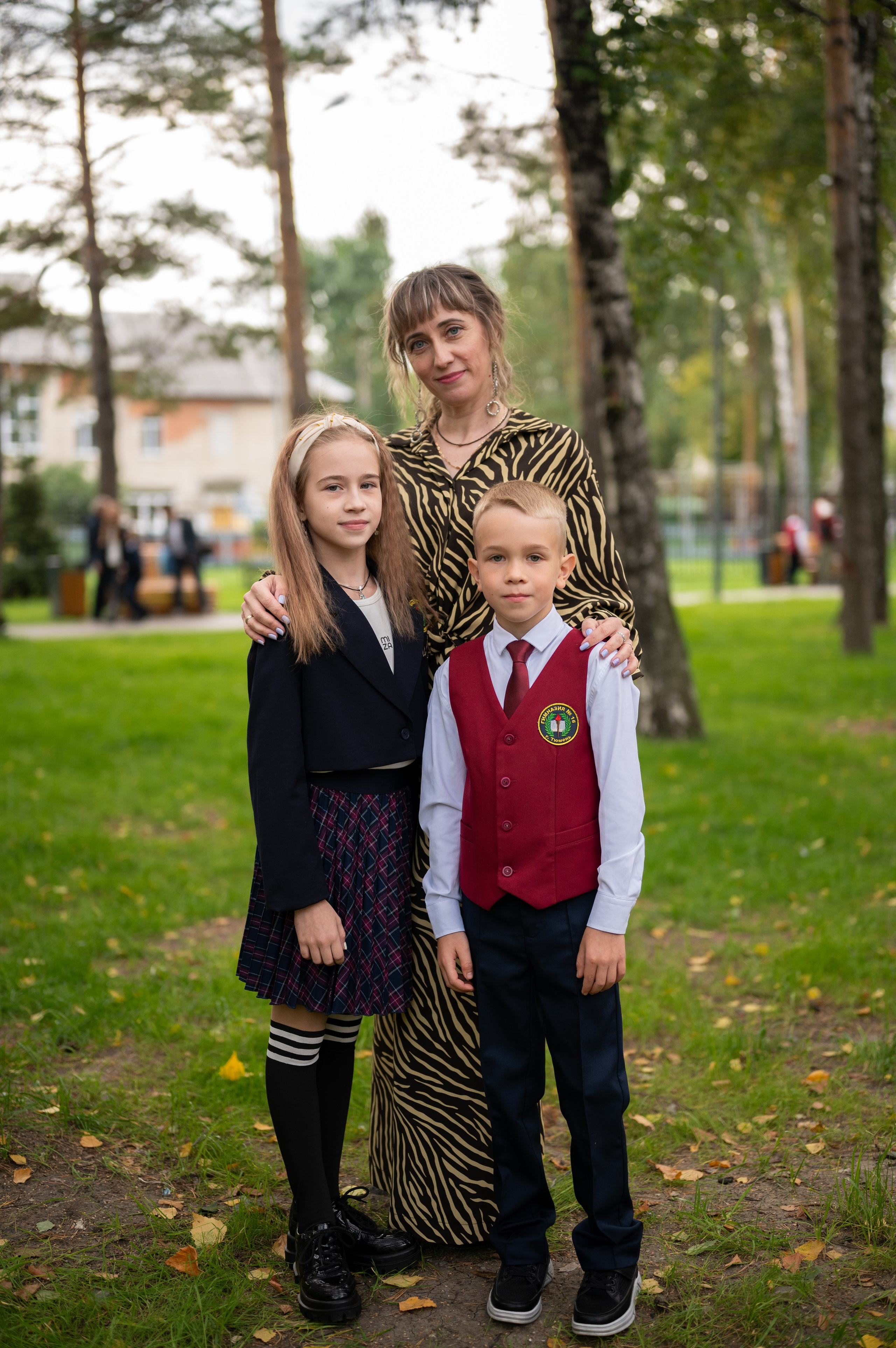 1 сентября 16 гимназия 2 класс (линейка + в классе+ на улице). Фотограф новорожденных, семейный детский в Тюмени Татьяна Морозова