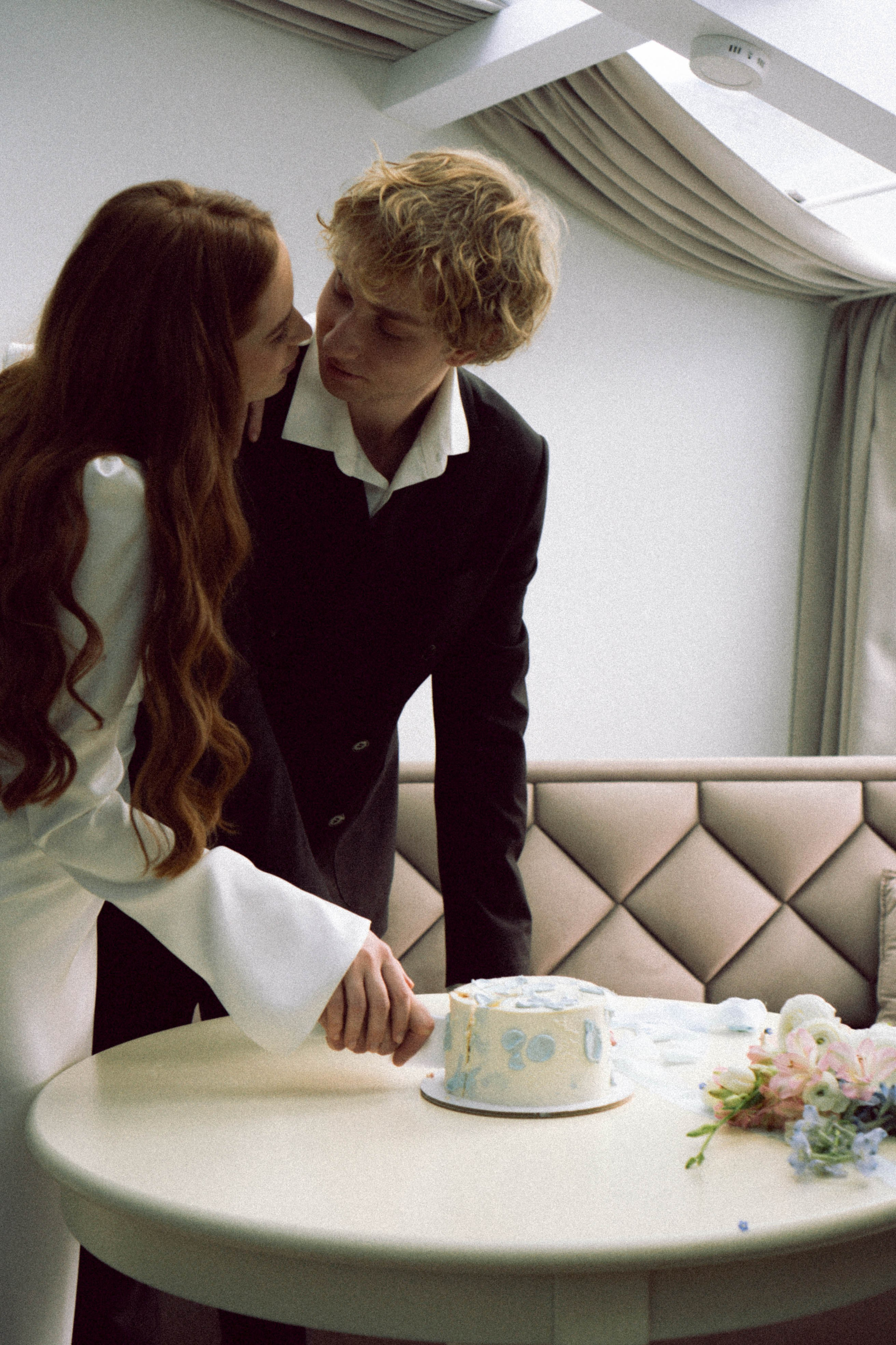 СВАДЕБНАЯ СЬЕМКА В ОТЕЛЕ. СБОРЫ ЖЕНИХА И НЕВЕСТЫ И ТАКЖЕ ТОР И ПОДГОТОВКА К ПРОГУЛКЕ. Профессиональный фотограф, Санкт-Петербург — Виктория Богомолова