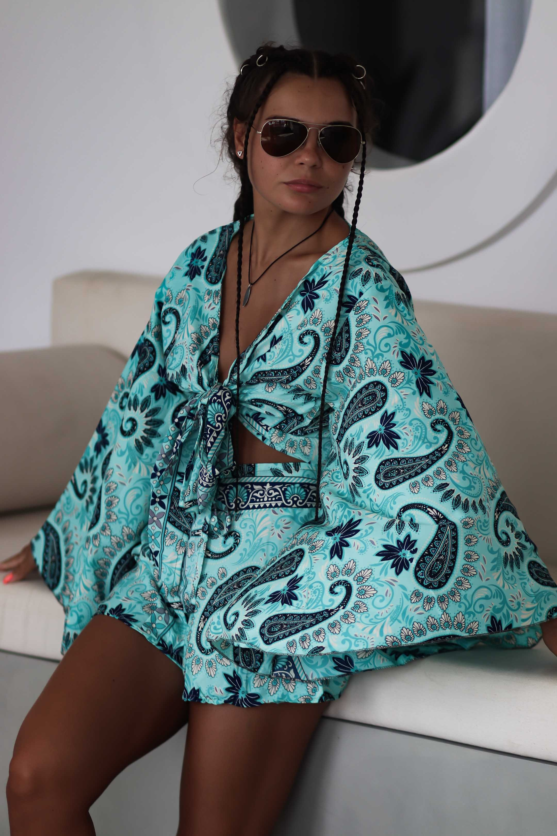 Коллекция купальников бикини. Фотограф на Шри-Ланке