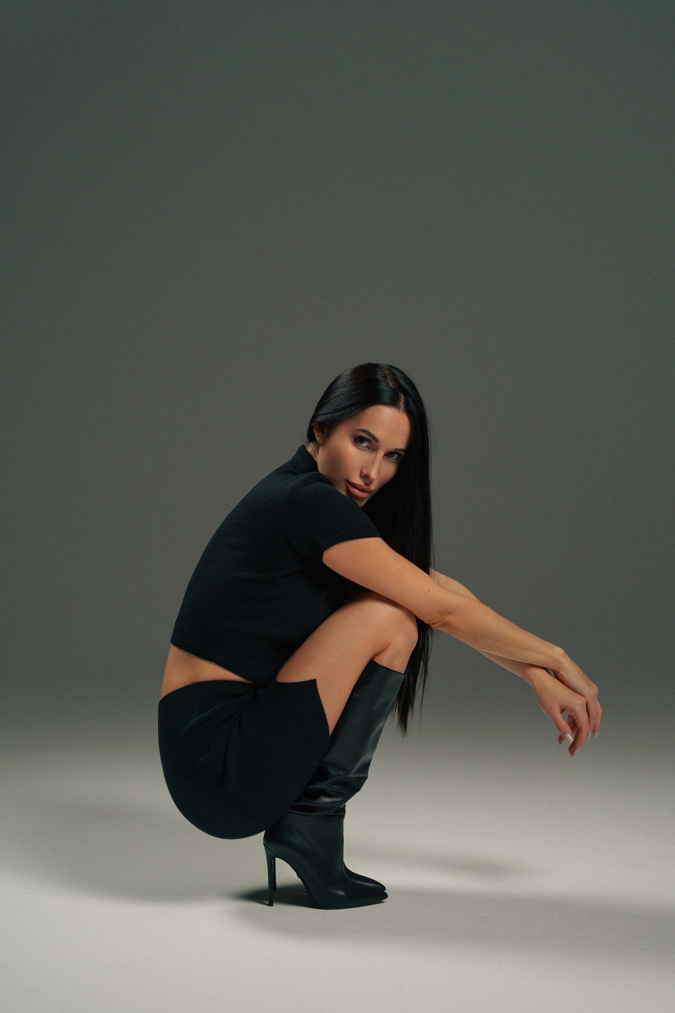 Портрет в студии, контент для блога, экспертная фотосессия | женский портрет | фотосессия в студии | фото контент для блога | экспертный блог визуал | контент инстаграм | экспертная съемка | контент фотосессия | личный блог визуал | личный бренд визуал | контент фотосессия | идеи фотосессии для контента | фото для блога | женский экспертный блог | фотосессия для личного бренда | бренд съемка