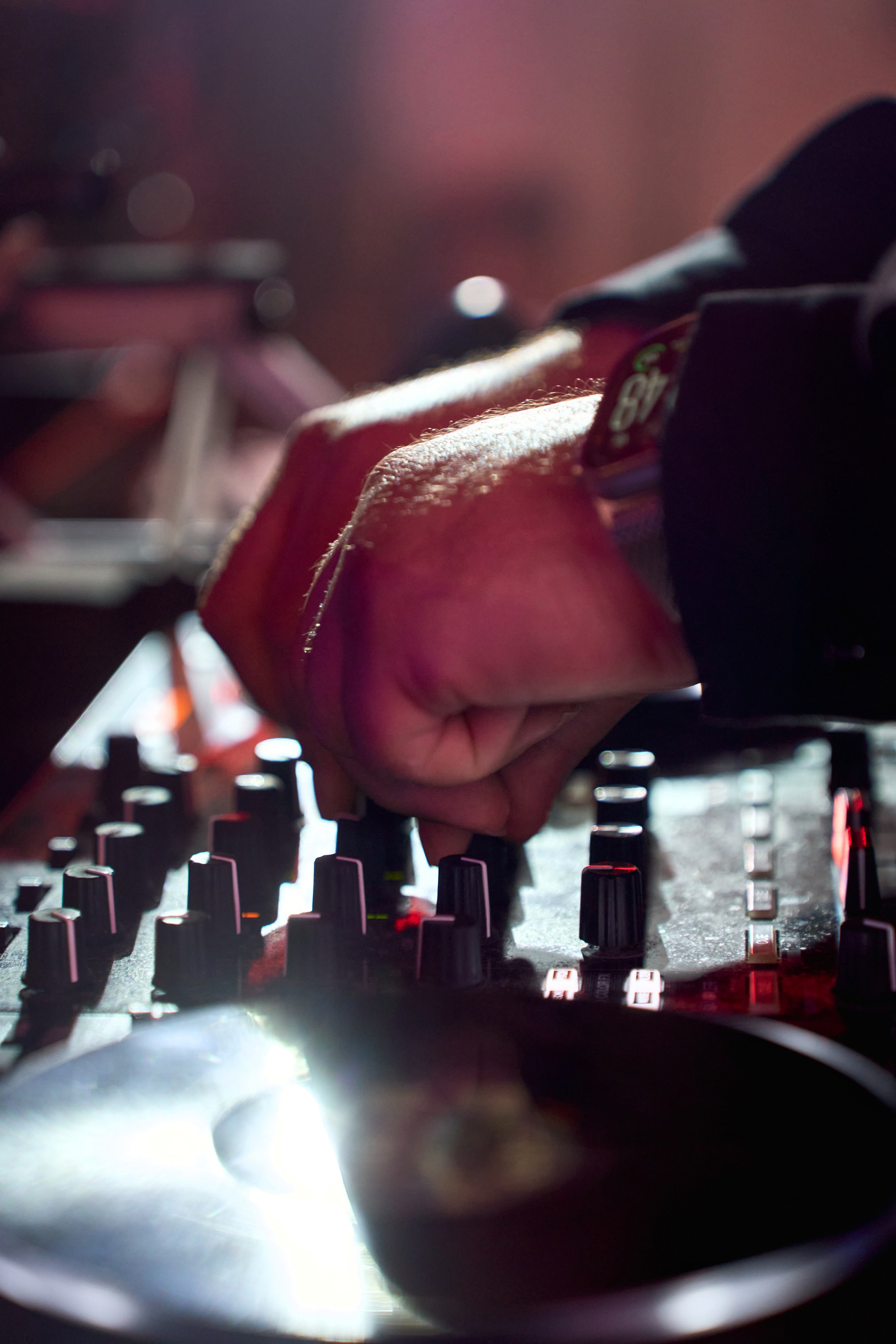 Красивое и чувственное сватовство Рафаэля & Алины в GOLDEN PALACE от ТВИНС СТУДИО. ТВИНС СТУДИО — лучшие свадебные фотографы и видеографы в Краснодаре