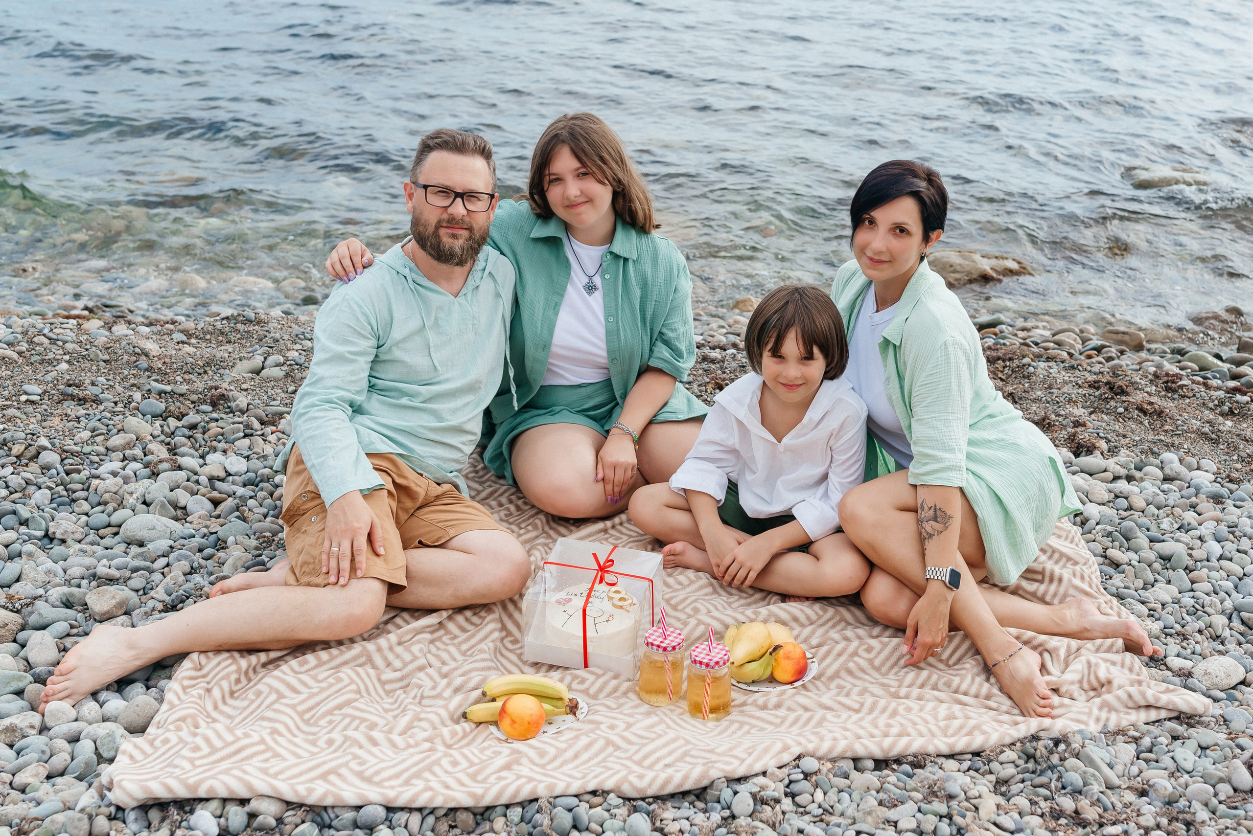 СЕМЕЙНАЯ ФОТОСЕССИЯ У МОРЯ В ОРДЖОНИКИДЗЕ