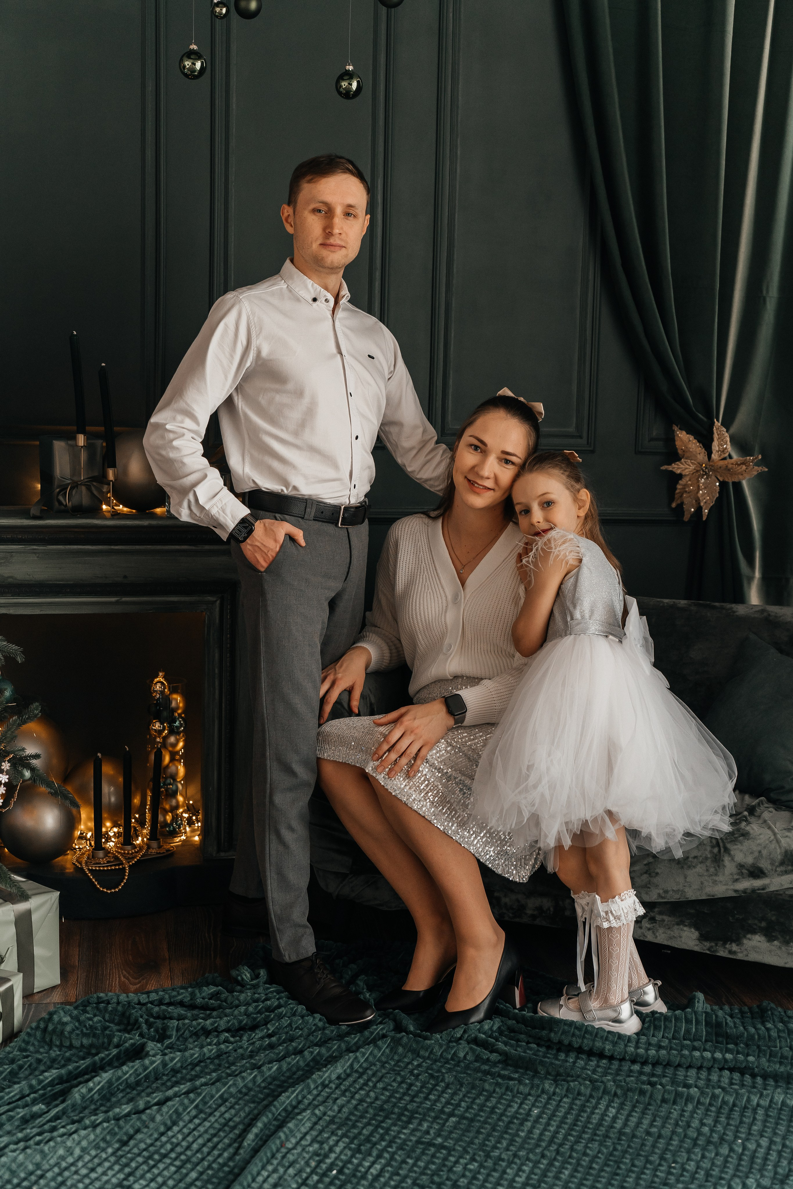 Новогодняя. Для тех, кто не ждёт удачи, а создаёт её. Каждая фотосессия — это твой момент, твой стиль, твой успех. 📸