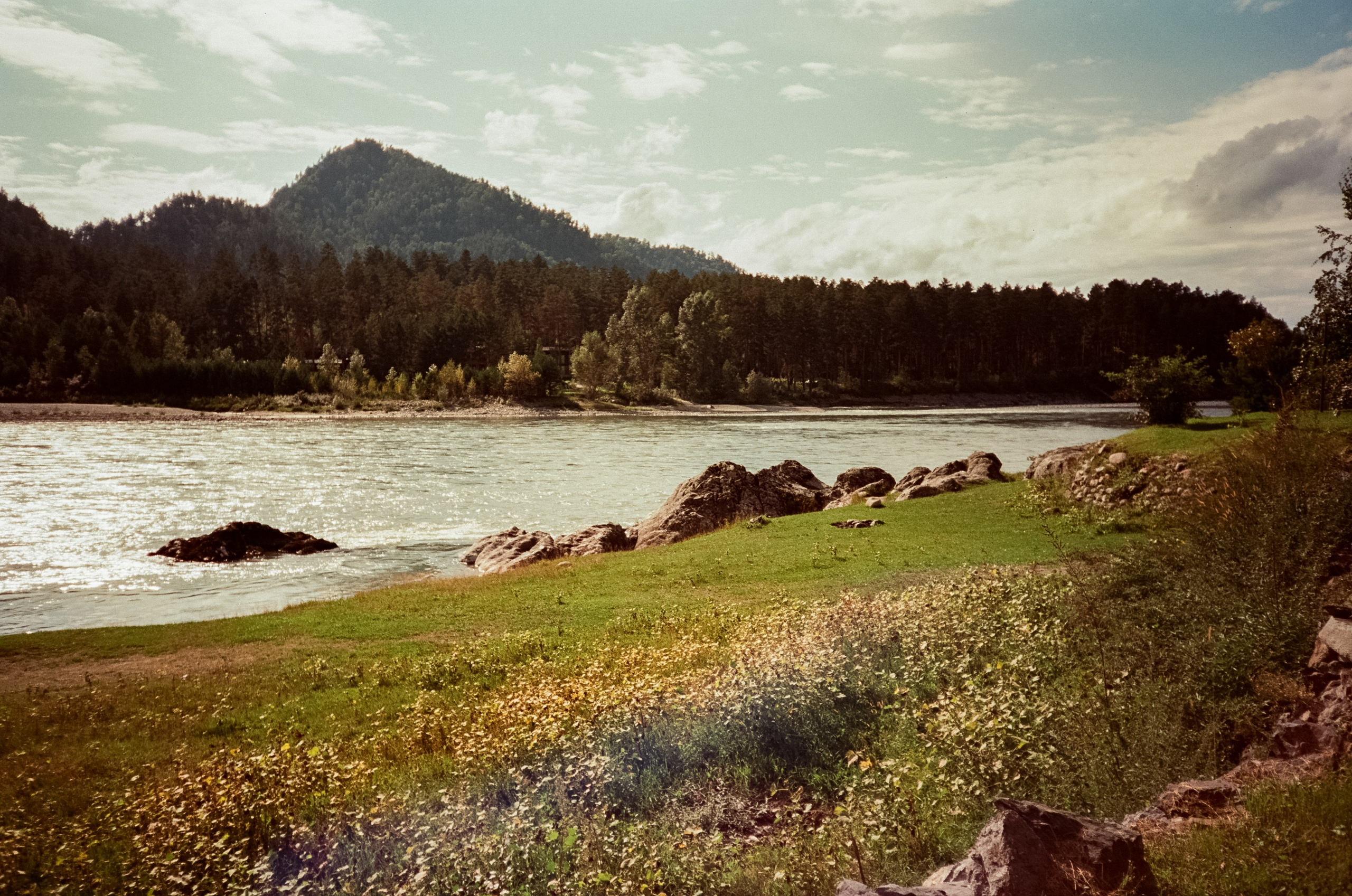 Село Черга в Верхах Алтая. Лошадки в Манжероке и панорамы Катуни. Фотограф-документалист Мария Осокина