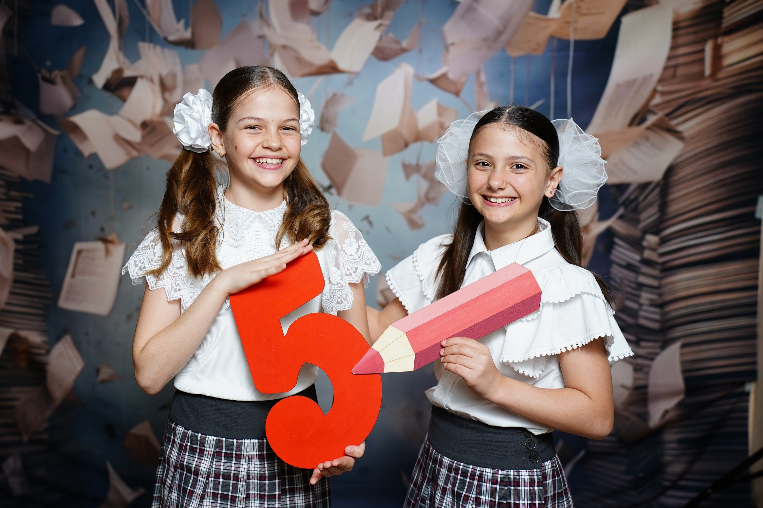 Фото с другом. MEMENTO.Выпускные альбомы, школьные, юбилейные и другие книги. Ростов-на-Дону