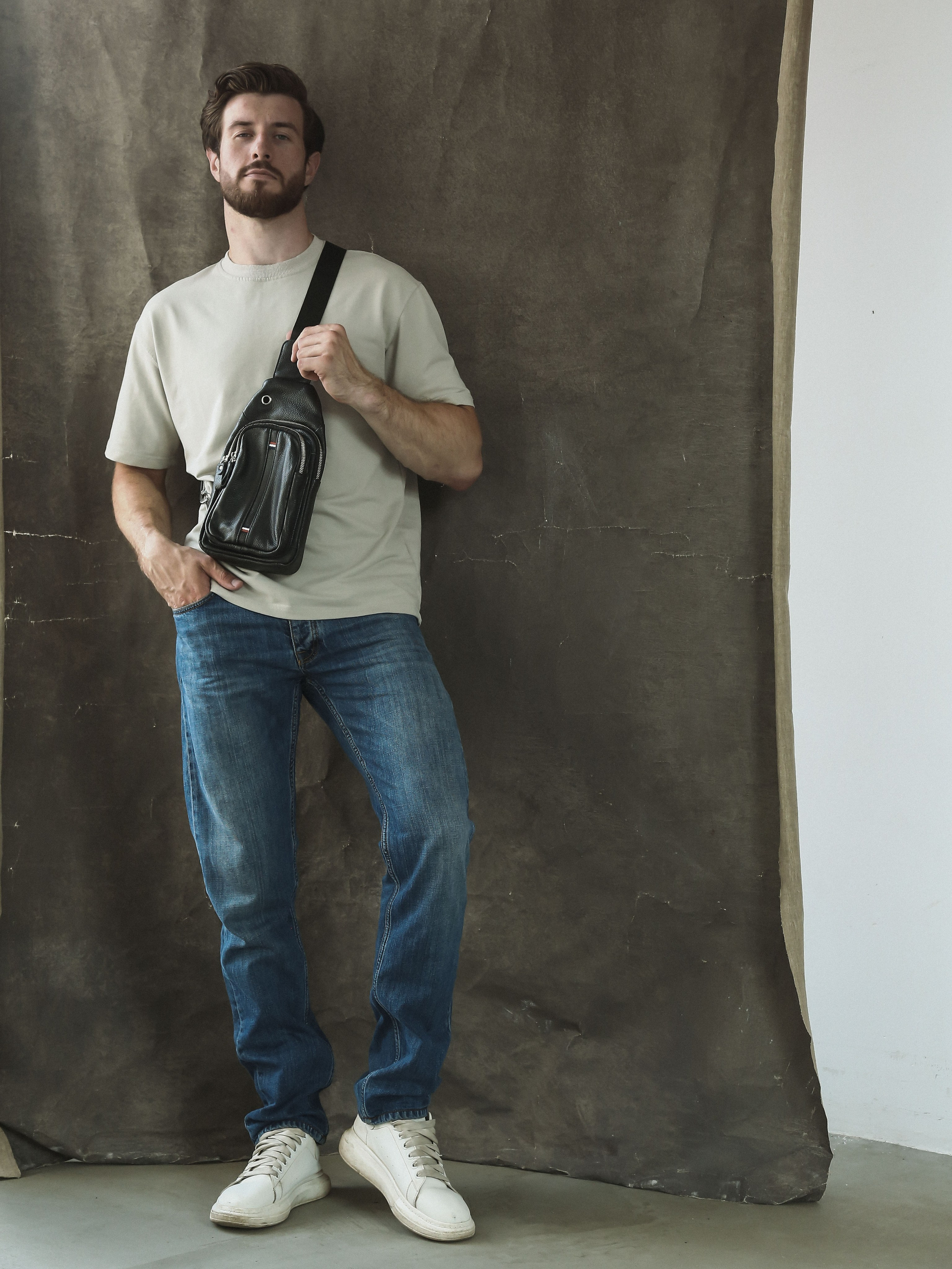 Коммерческая фотосессия мужских сумок для маркетплейсов и социальных сетей. Fashion фотограф в Санкт-Петербурге Савинова Ирина