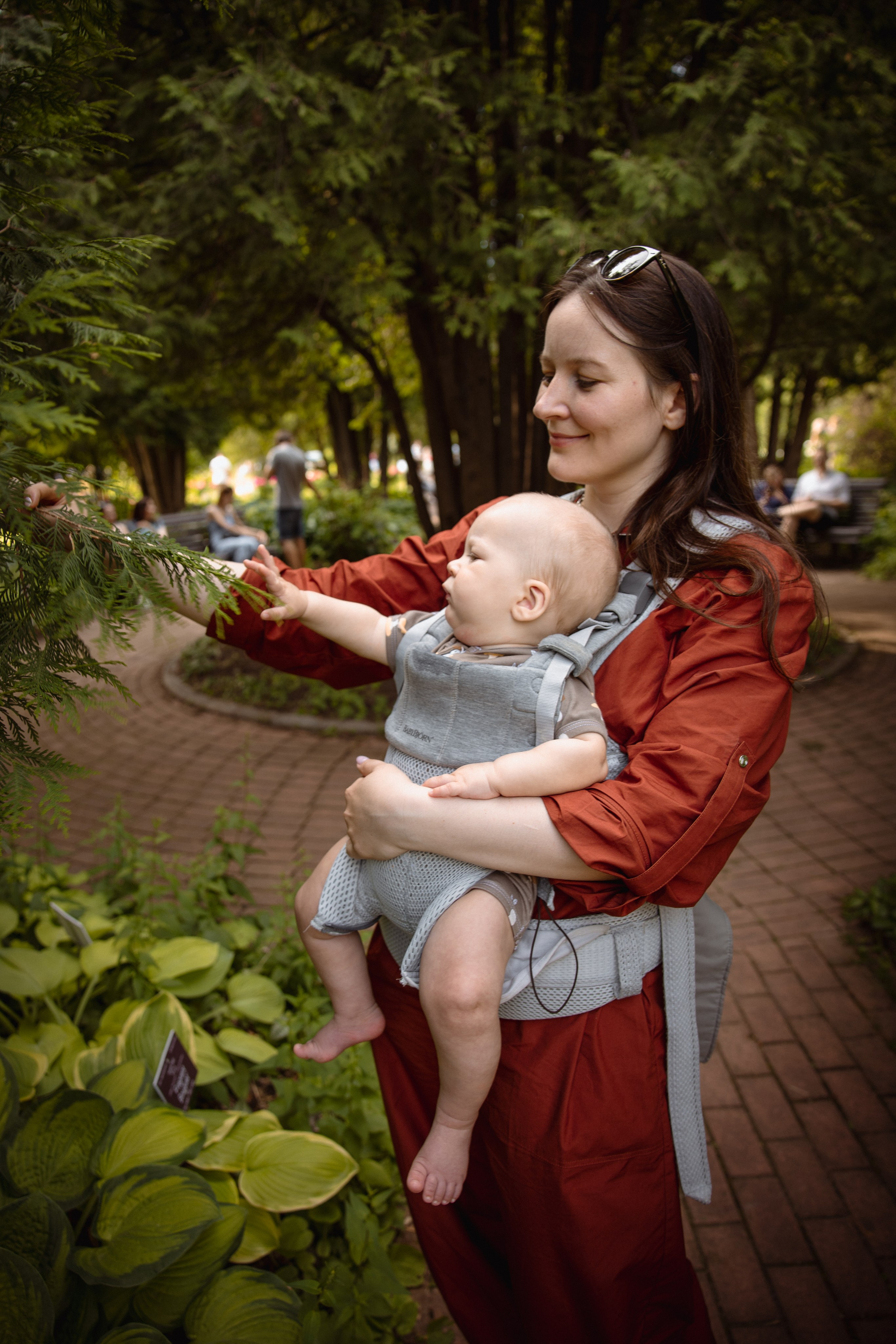 Настя с сыном у Alma-Mater. Ваш семейный newborn и lifestyle фотограф в СПБ Наталья Журавлева