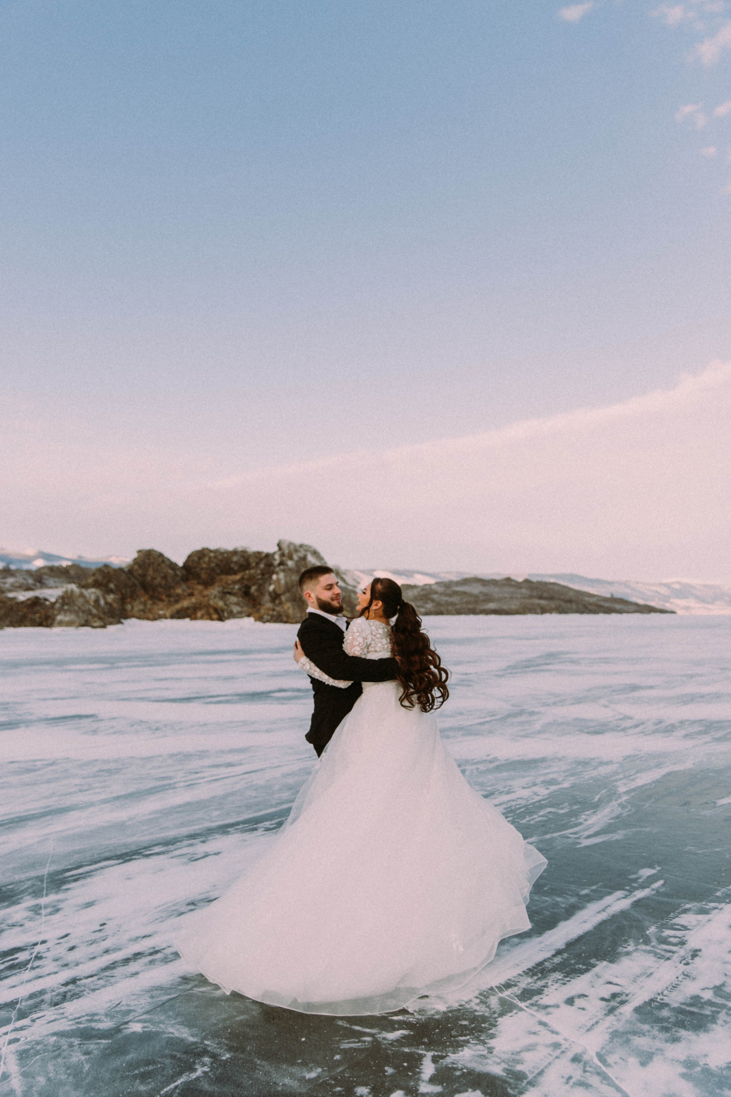 Свадебная зимняя съемка на Байкале. Главная
