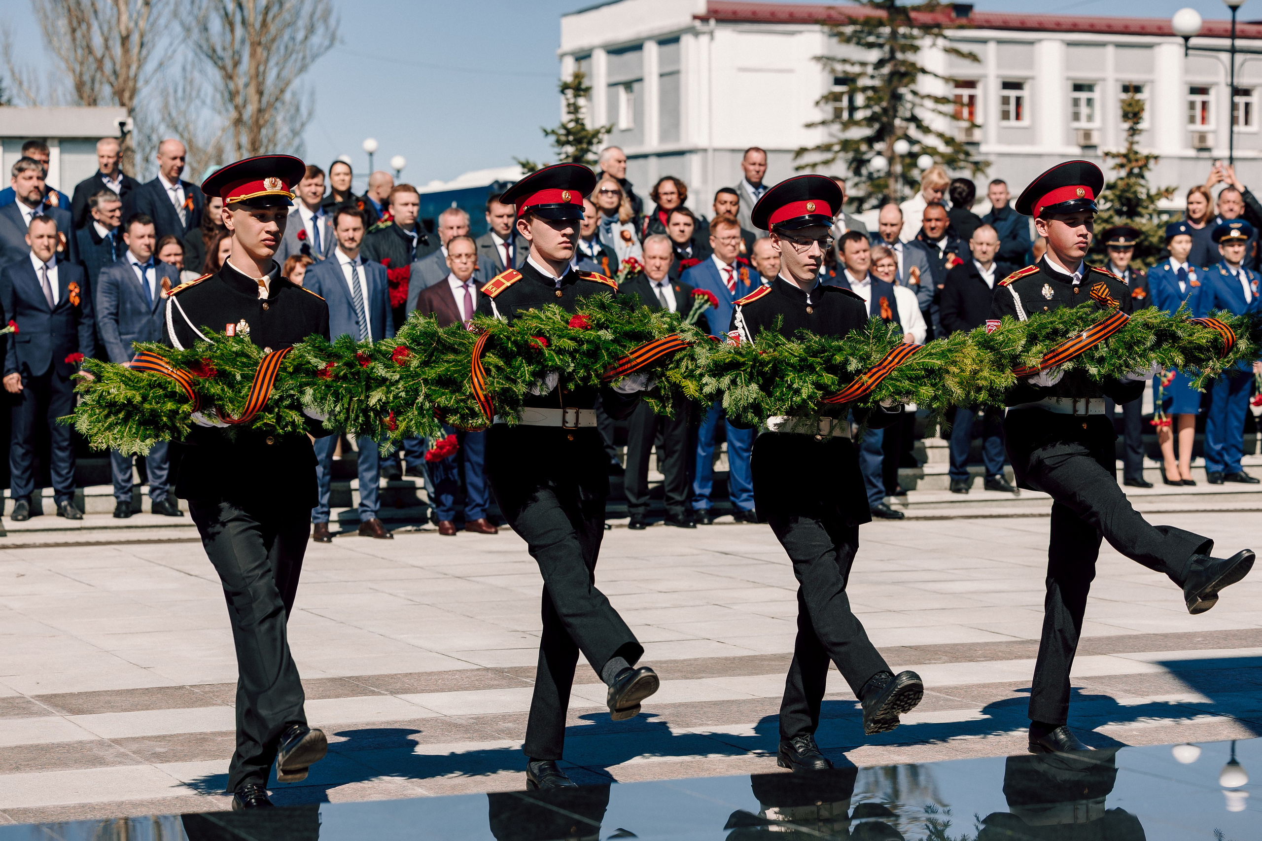 Торжественный митинг, посвящённый открытию Мемориала Славы воинам-новотрубникам. Лёшка Варзегов — фотограф