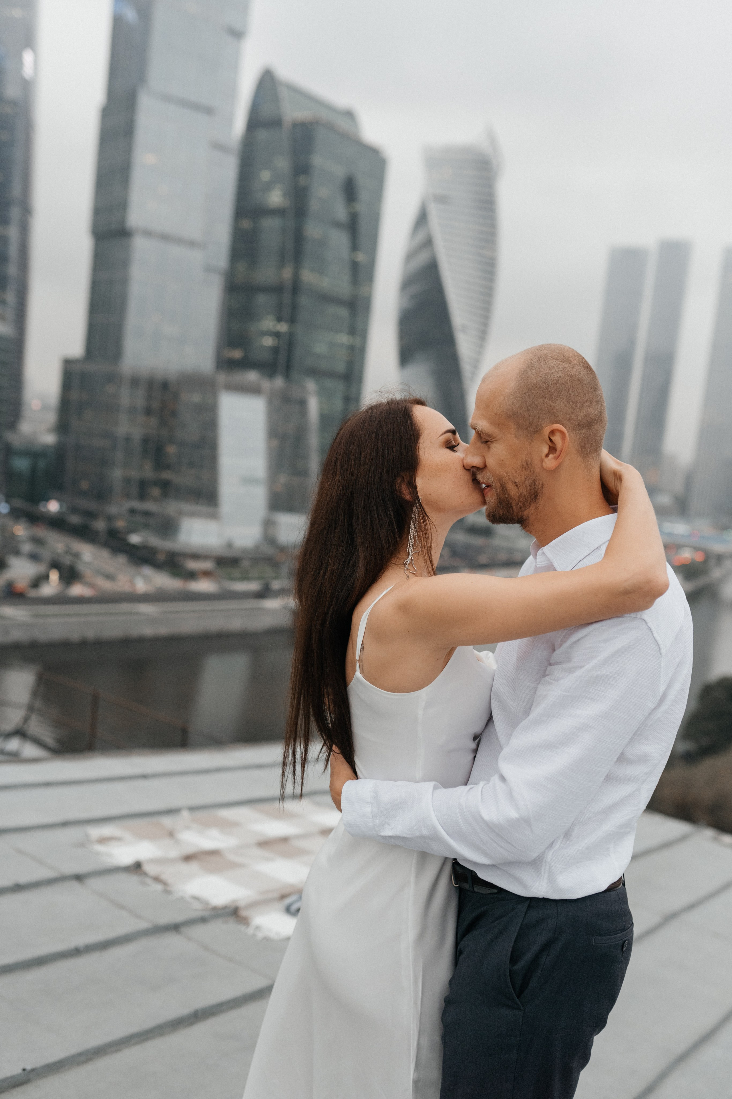 Свадебная прогулка «На крыше». Семейный и свадебный фотограф в Москве Виктория Махова