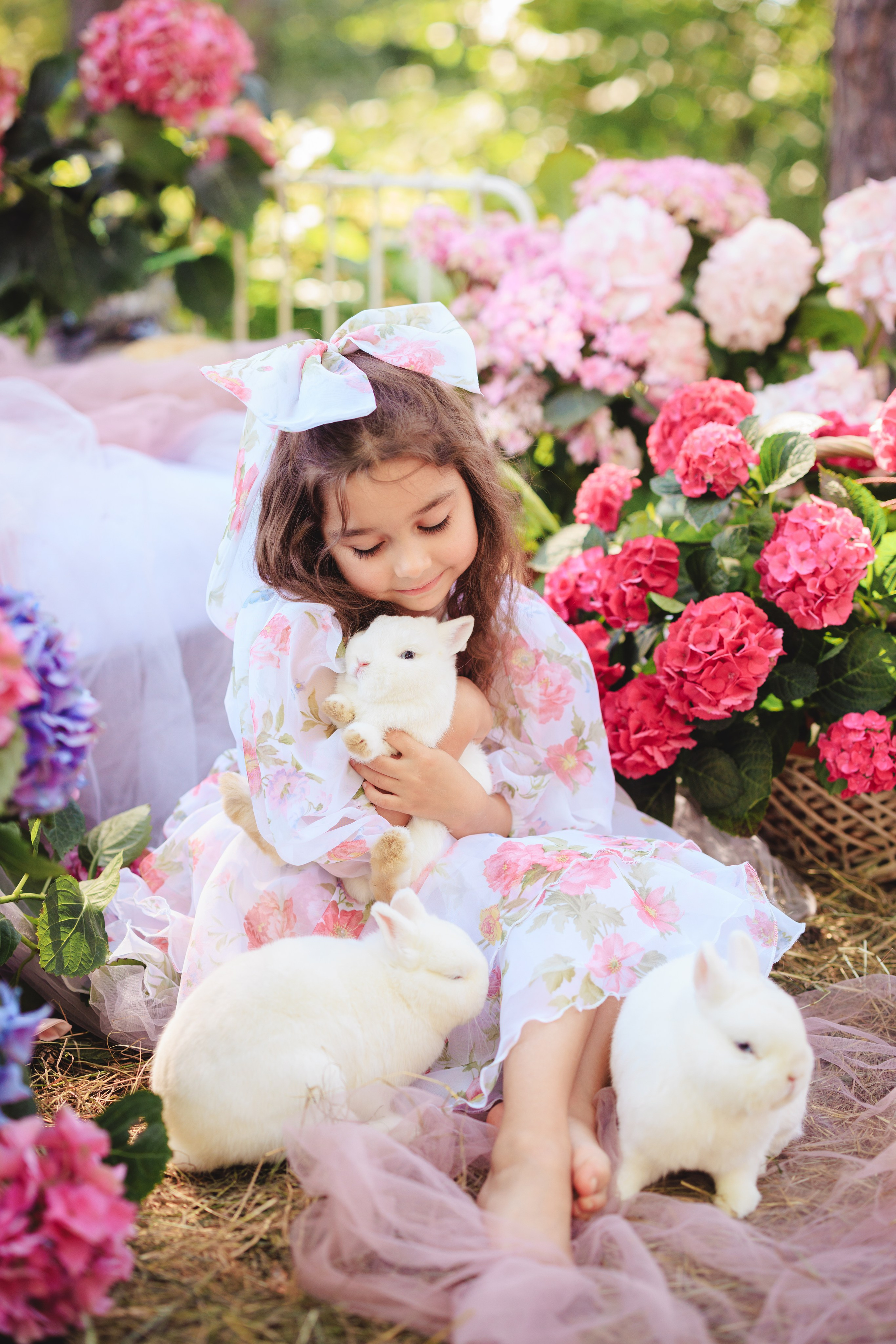 Цветочная кровать с кроликами. Семейный и детский фотограф в Краснодаре Анна Трашкова