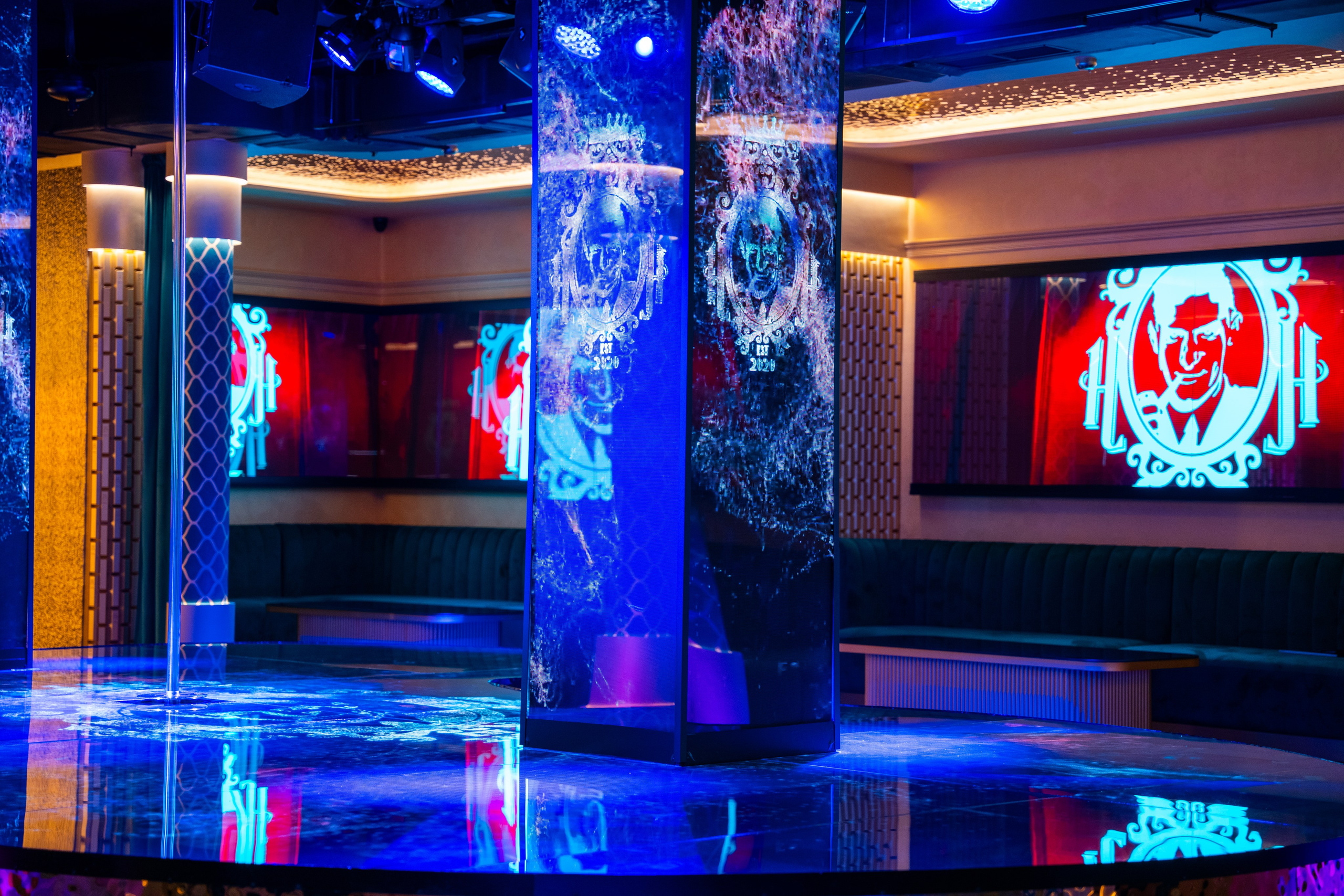 Фотосъемка интерьера стриптиз-клуба Hefner — элитный клуб Краснодара. Интерьерная фотосъемка клуба Hefner в Краснодаре — профессионально. Шедевры для Вас! Фотограф и Видеограф в Краснодаре Пахиев Руслан