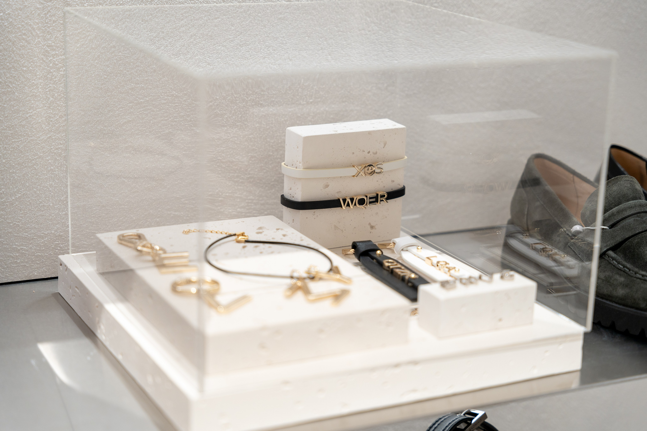 Интерьерная фотосъемка магазина Ekonika в Краснодаре — обувной бренд Профессиональная фотосъемка Ekonika — фирменный магазин в Краснодаре. Шедевры для Вас! Фотограф и Видеограф в Краснодаре Пахиев Руслан