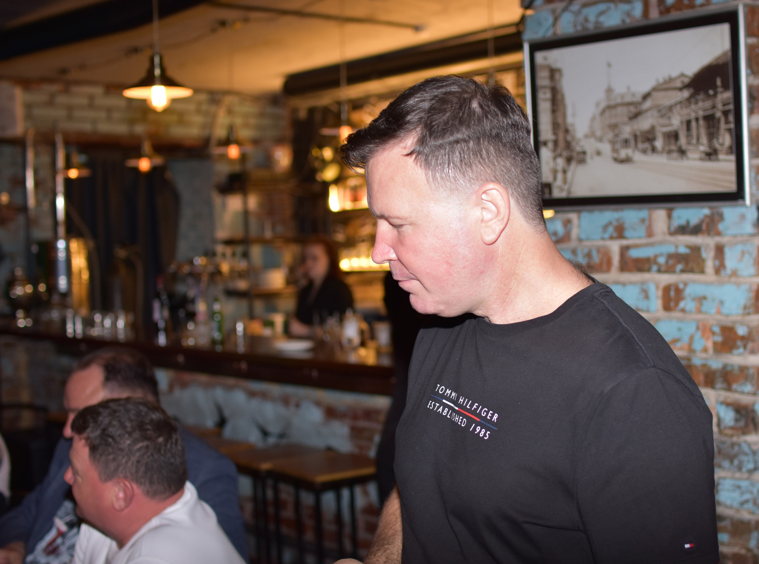 Hard Rock Cafe — Торжественный праздник дня рождения. Фотограф Владивосток (художественный портрет, празднование, торжество, мероприятие, фотопрогулка)