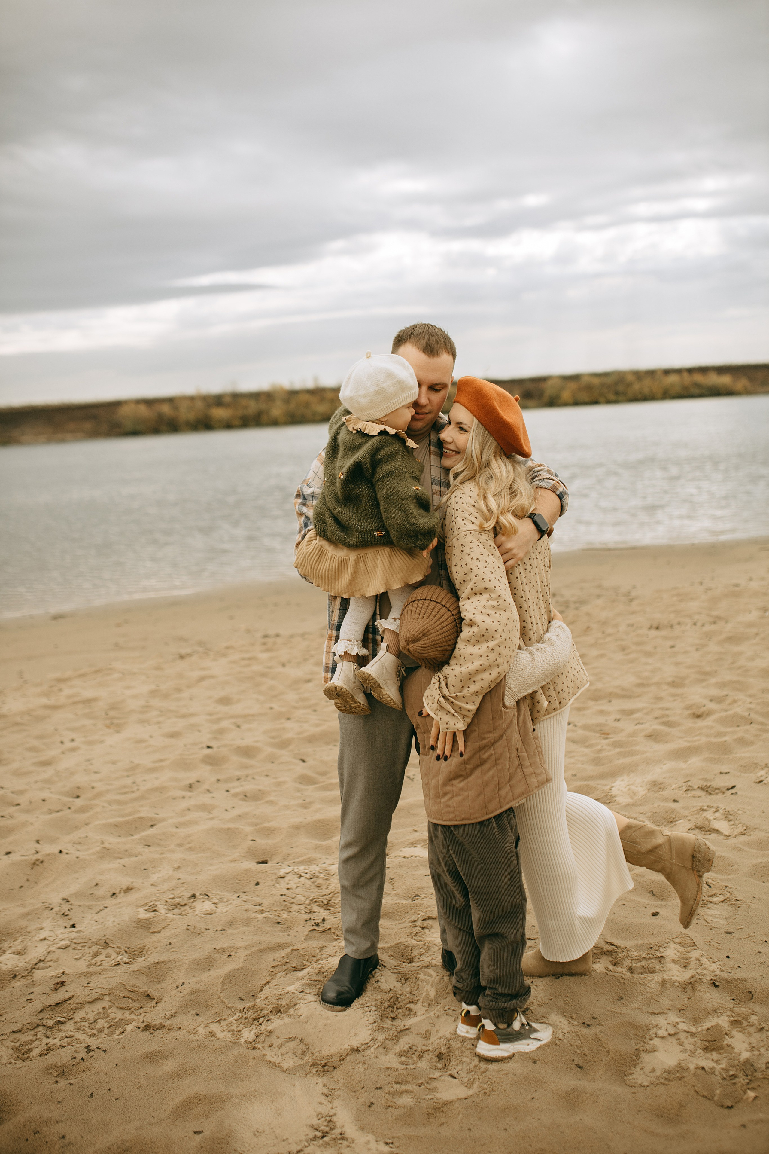 Прогулка у воды осенью. Семейный и детский фотограф в Рязани Екатерина Воронцова