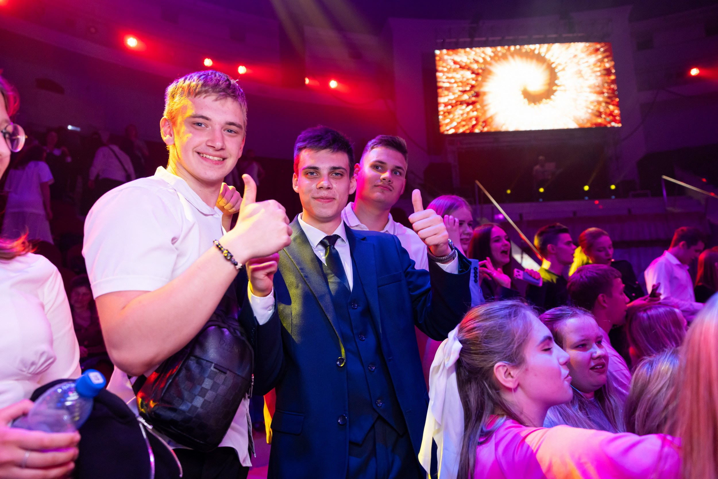 Городской бал выпускников (24 июня 2025). Репортажный фотограф Алексей Пирязев