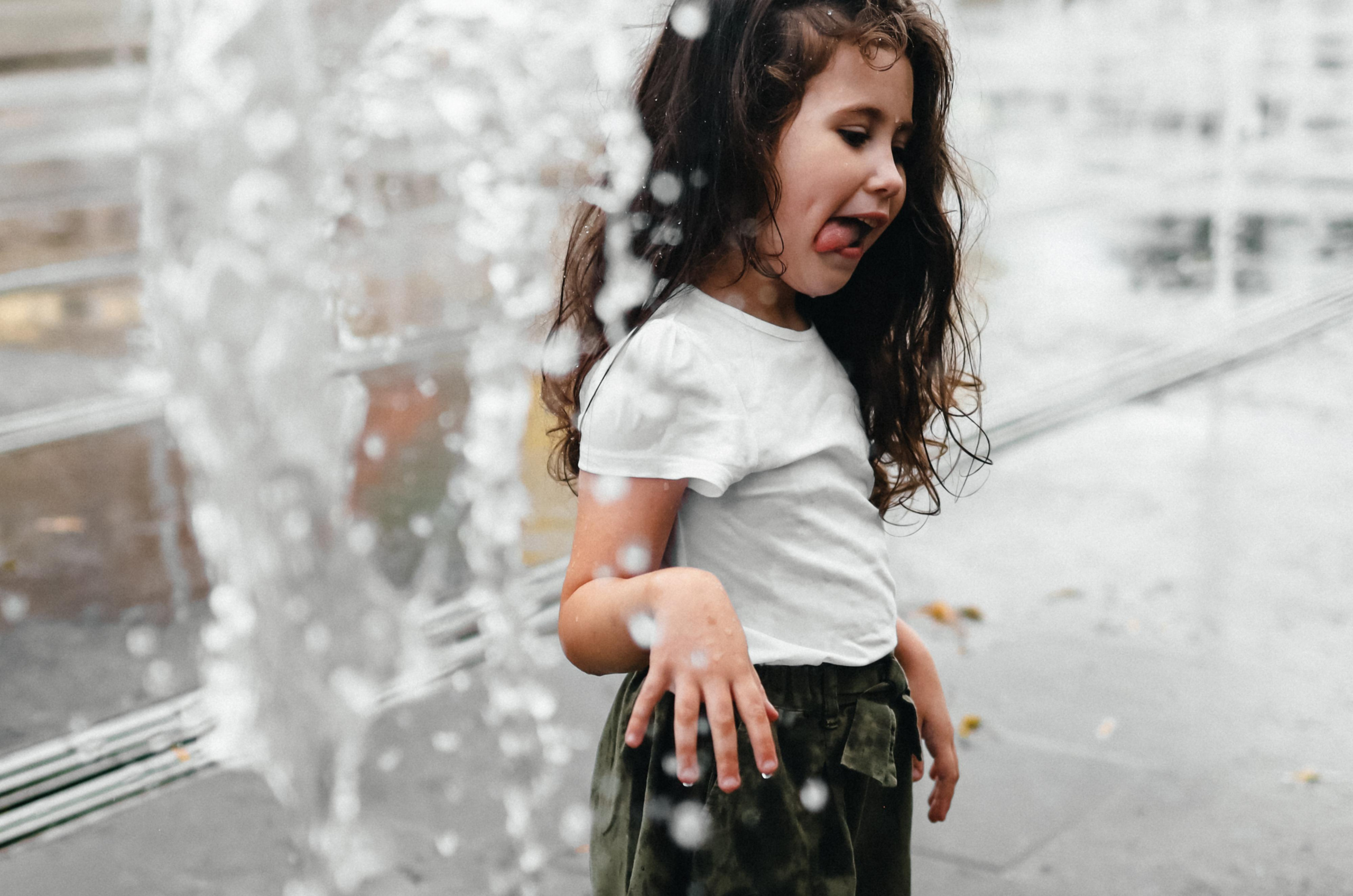 Фонтаны Музеона для Ани и Юли. Детский семейный фотограф в Москве Светлана Микадзе