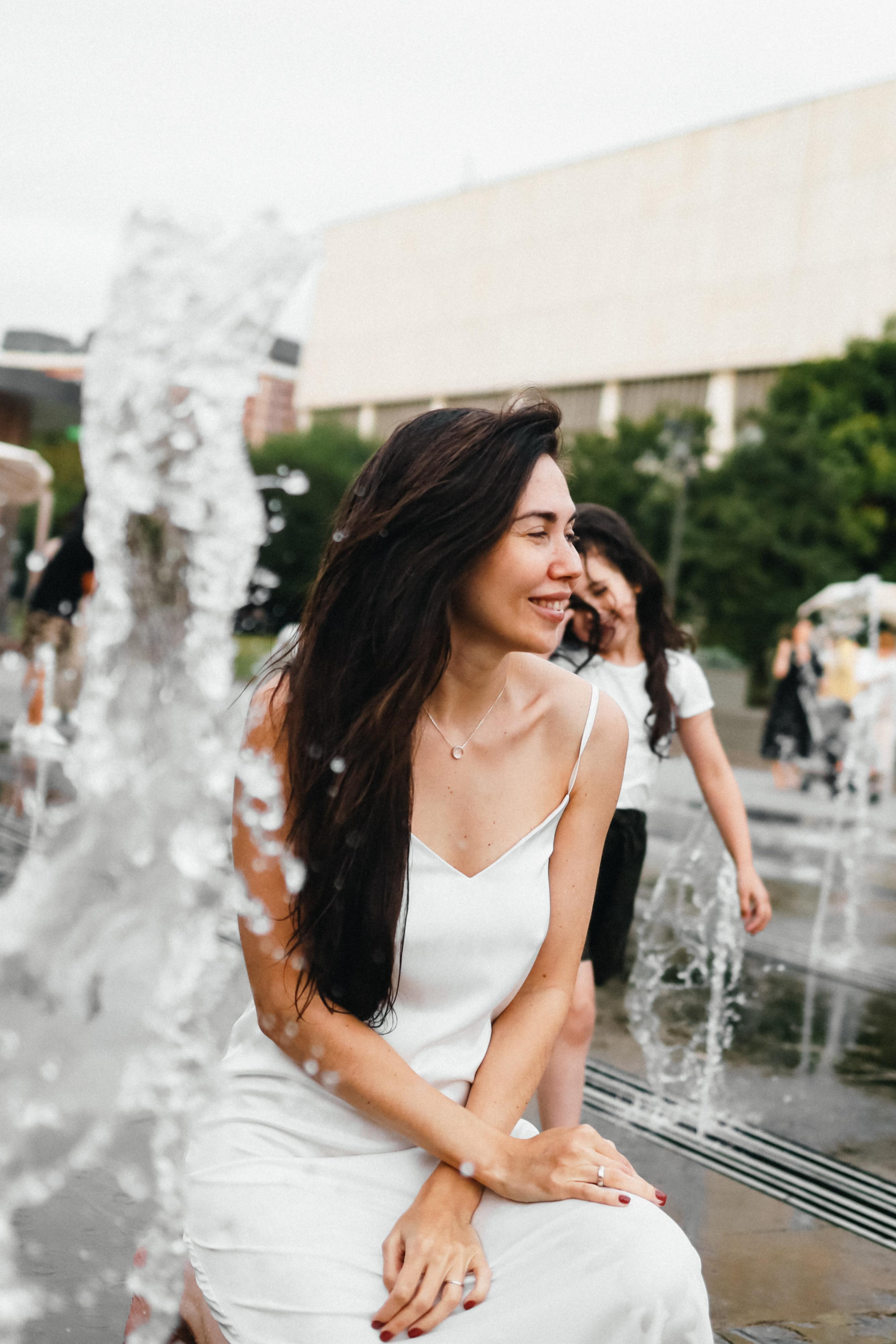 Фонтаны Музеона для Ани и Юли. Детский семейный фотограф в Москве Светлана Микадзе