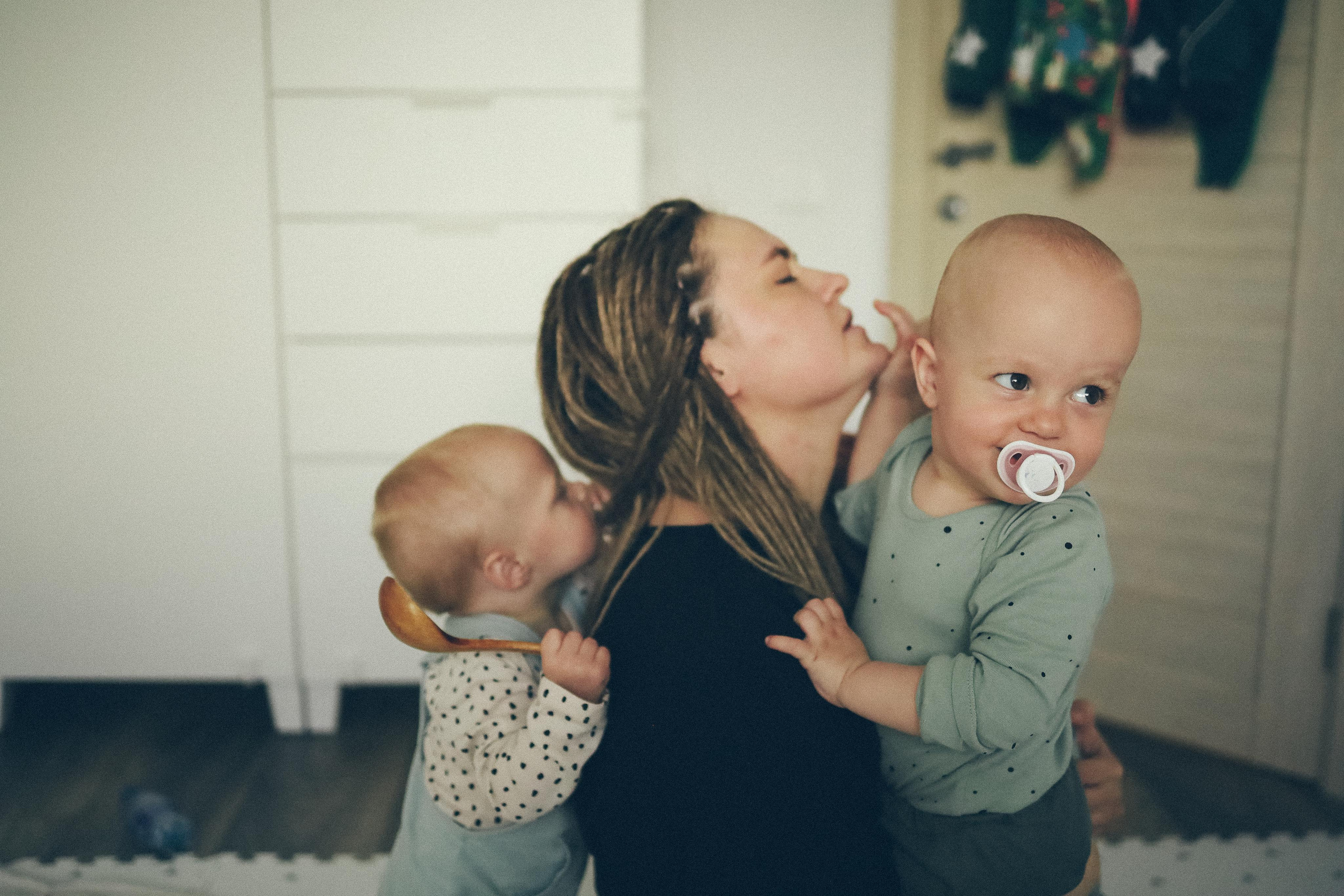 Домашняя съёмка для Кати и её тройняшек. Детский семейный фотограф в Москве Светлана Микадзе