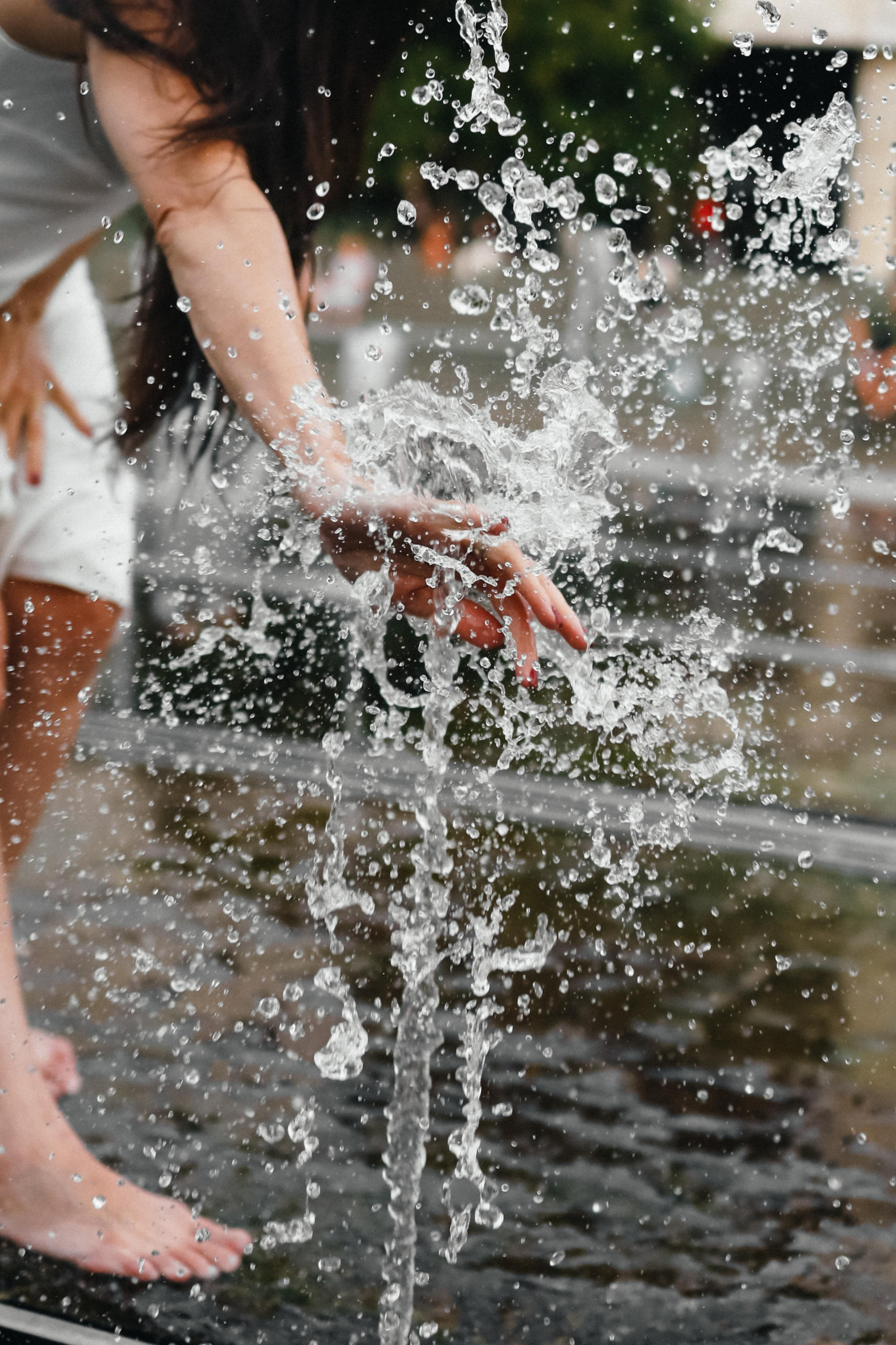 Фонтаны Музеона для Ани и Юли. Детский семейный фотограф в Москве Светлана Микадзе