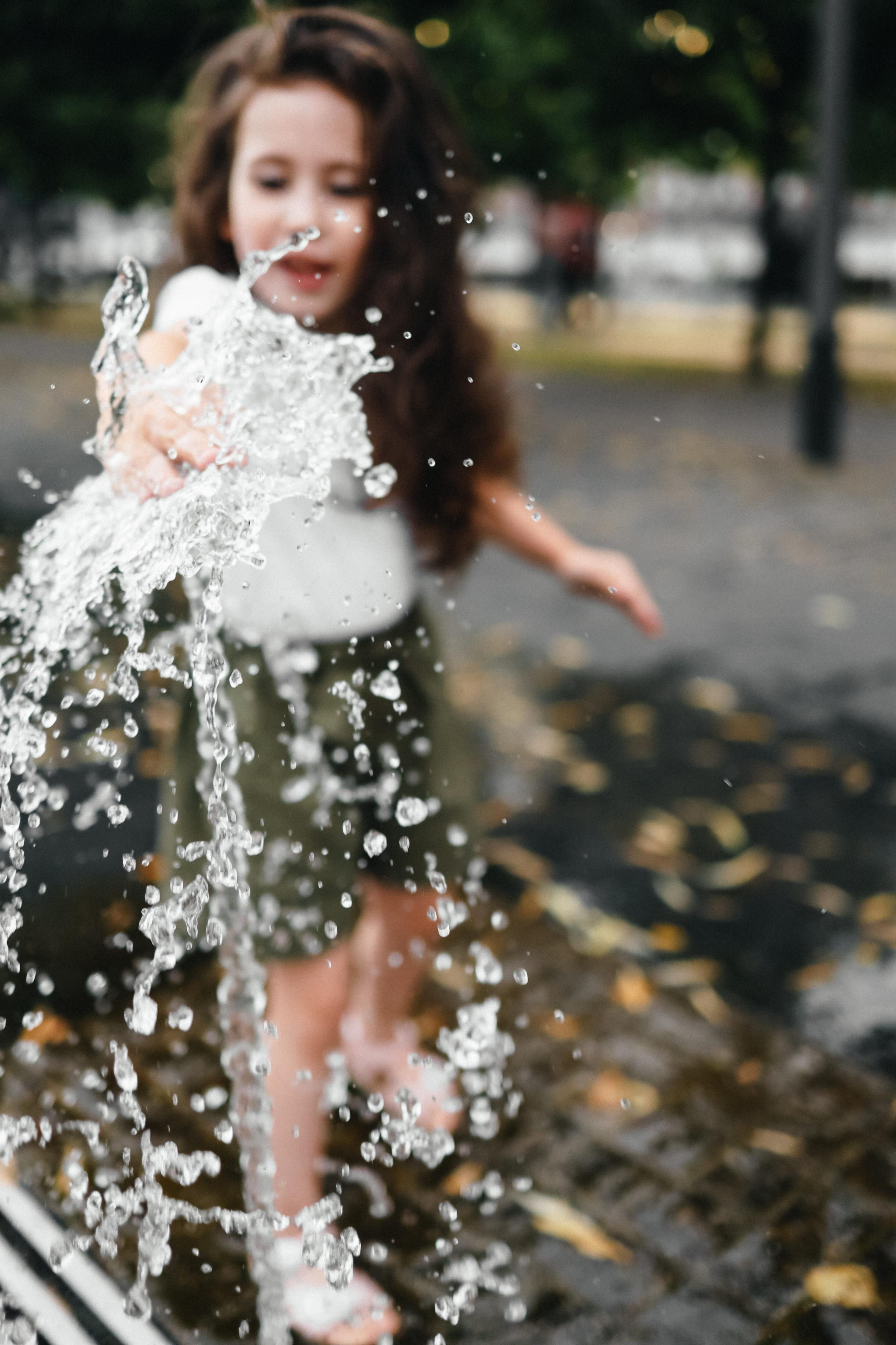 Фонтаны Музеона для Ани и Юли. Детский семейный фотограф в Москве Светлана Микадзе
