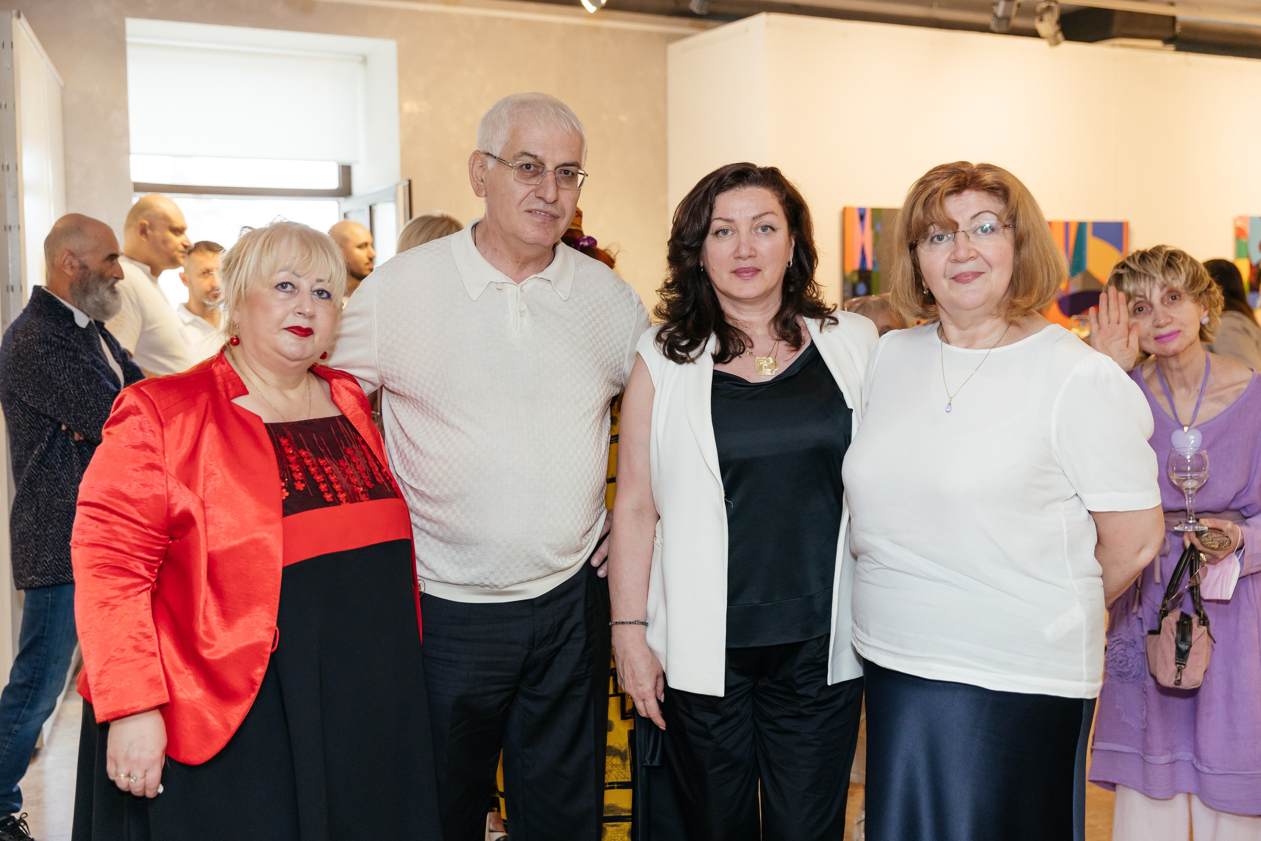 Выставка Лиры Алборовой «Цвет — это я». Свадебный и репортажный фотограф в Санкт-Петербурге Николай Голованов