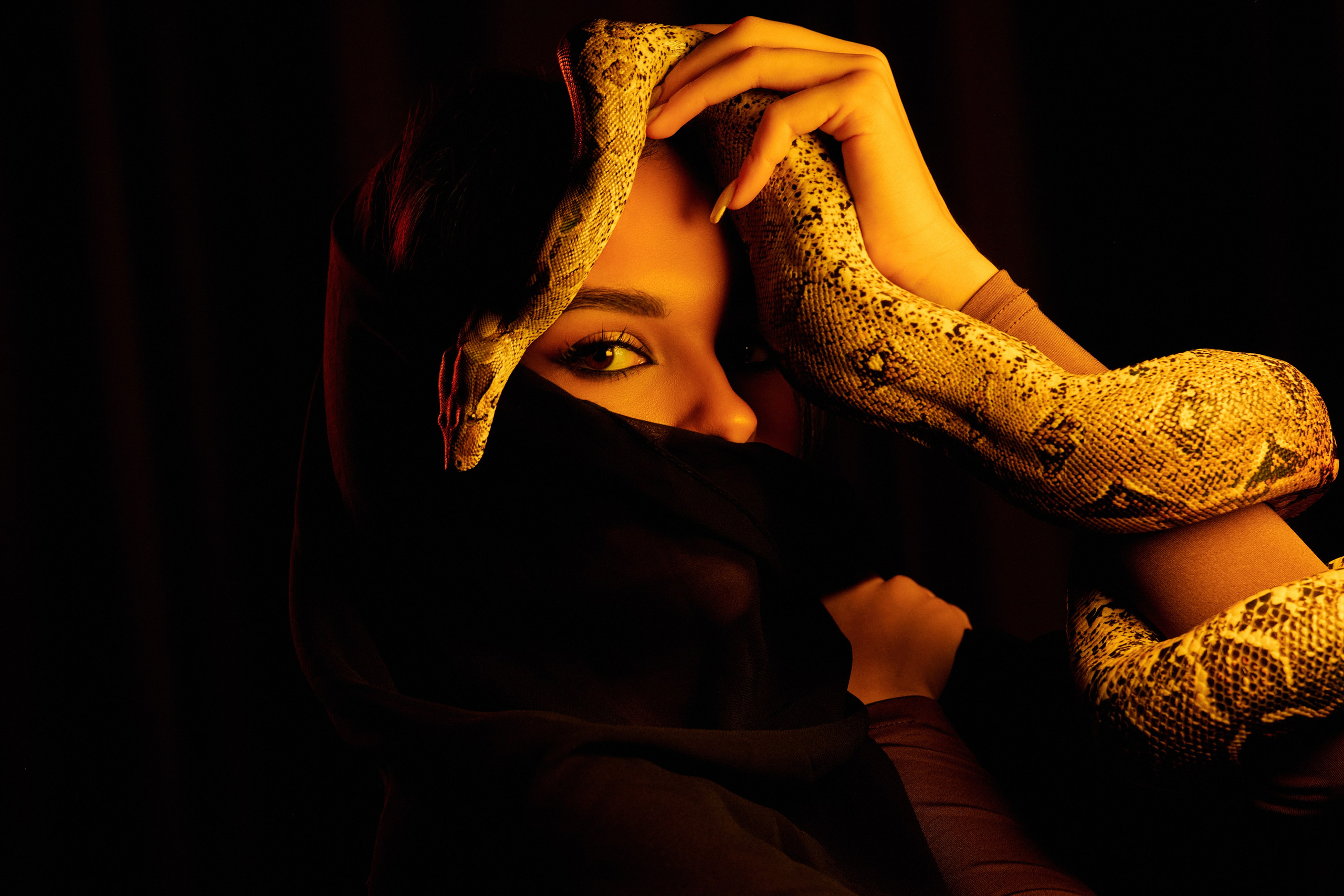 Со змеей. Фотограф Таганрог Анна Трайжон