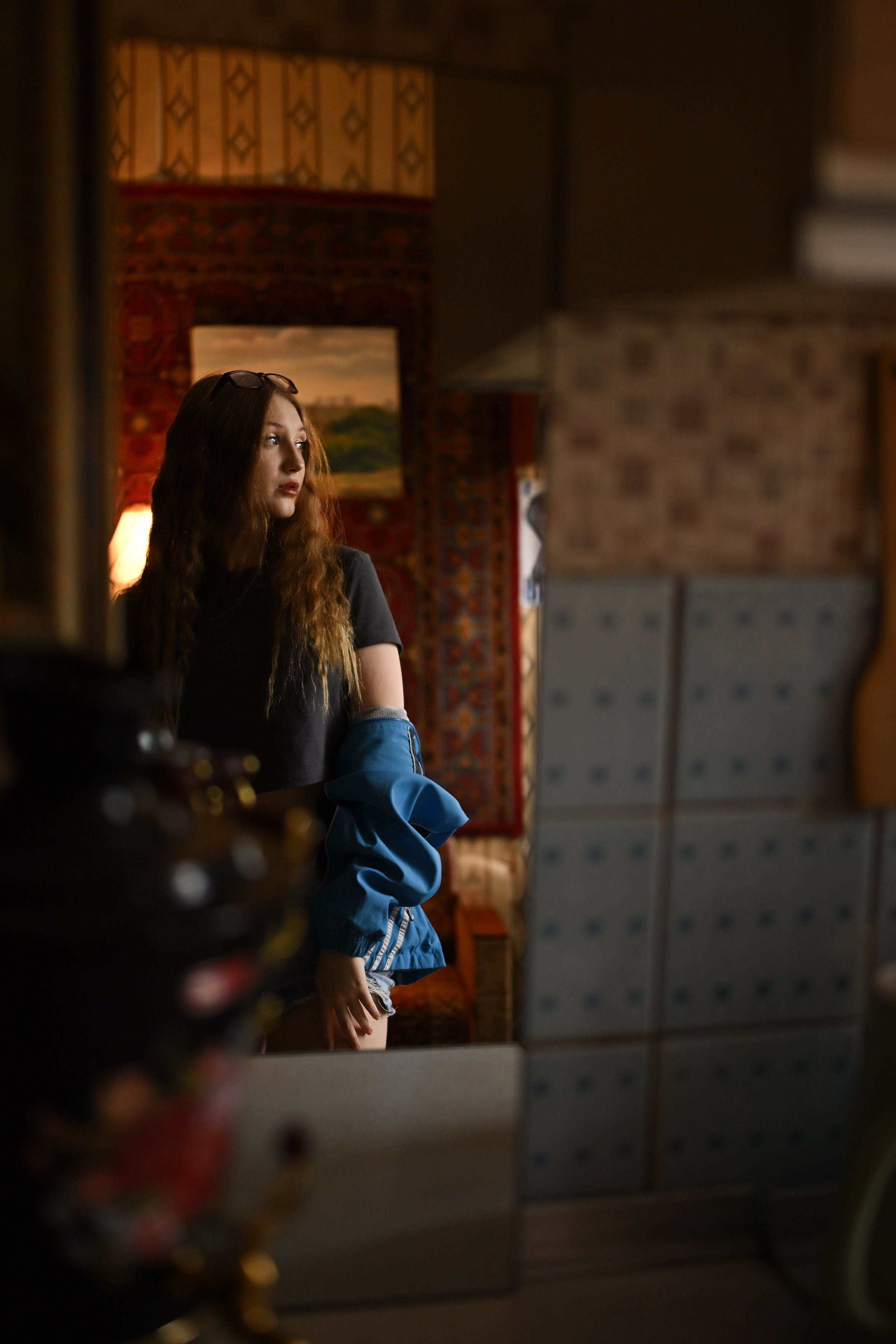 Уютная портретная съёмка в стиле ретро с винтажной мебелью и мягким светом в Казани