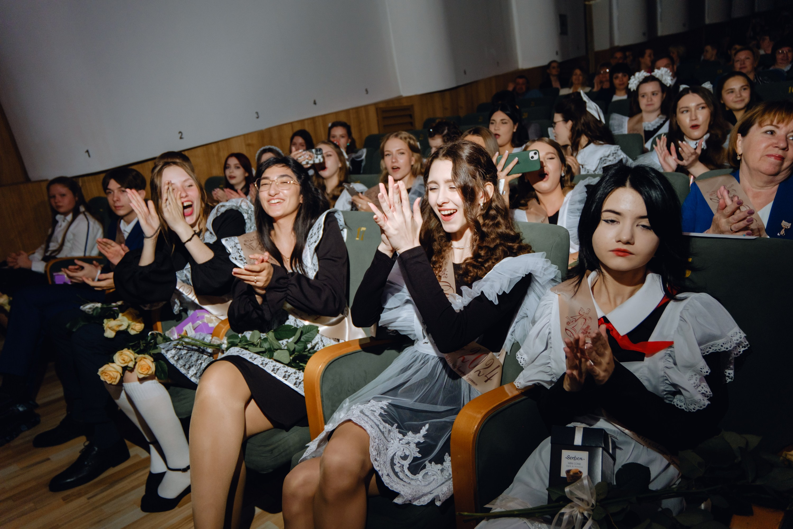 Последний звонок 11 класс. Фотограф Софья Володкина