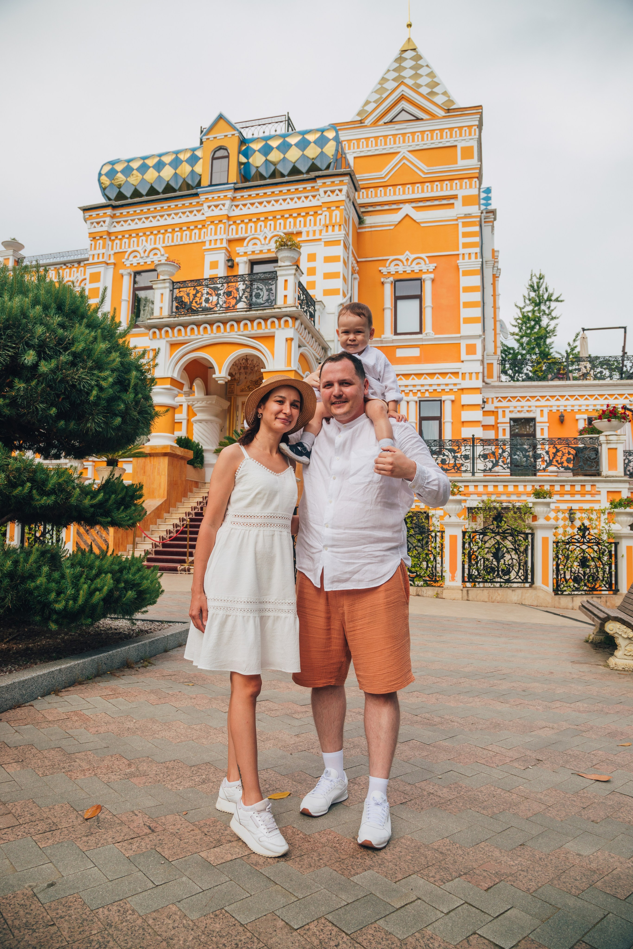 Дима, Ляйсан и Миша на Ривьере (Май 2025 г.). Фотограф Сочи, Адлер, Красная Поляна — Вероника Радченко