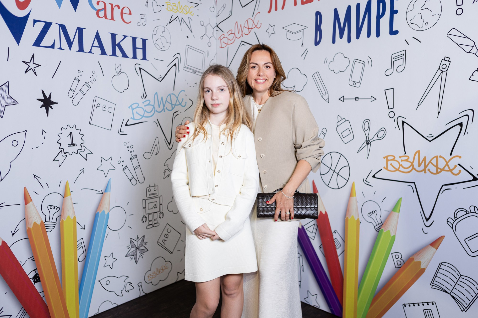 Яркая фотосессия для выпускного 4 класса в ресторане Весенний лофт. Семейный и детский фотограф в СПБ, Пушкин, Колпино, Славянка, Тосно