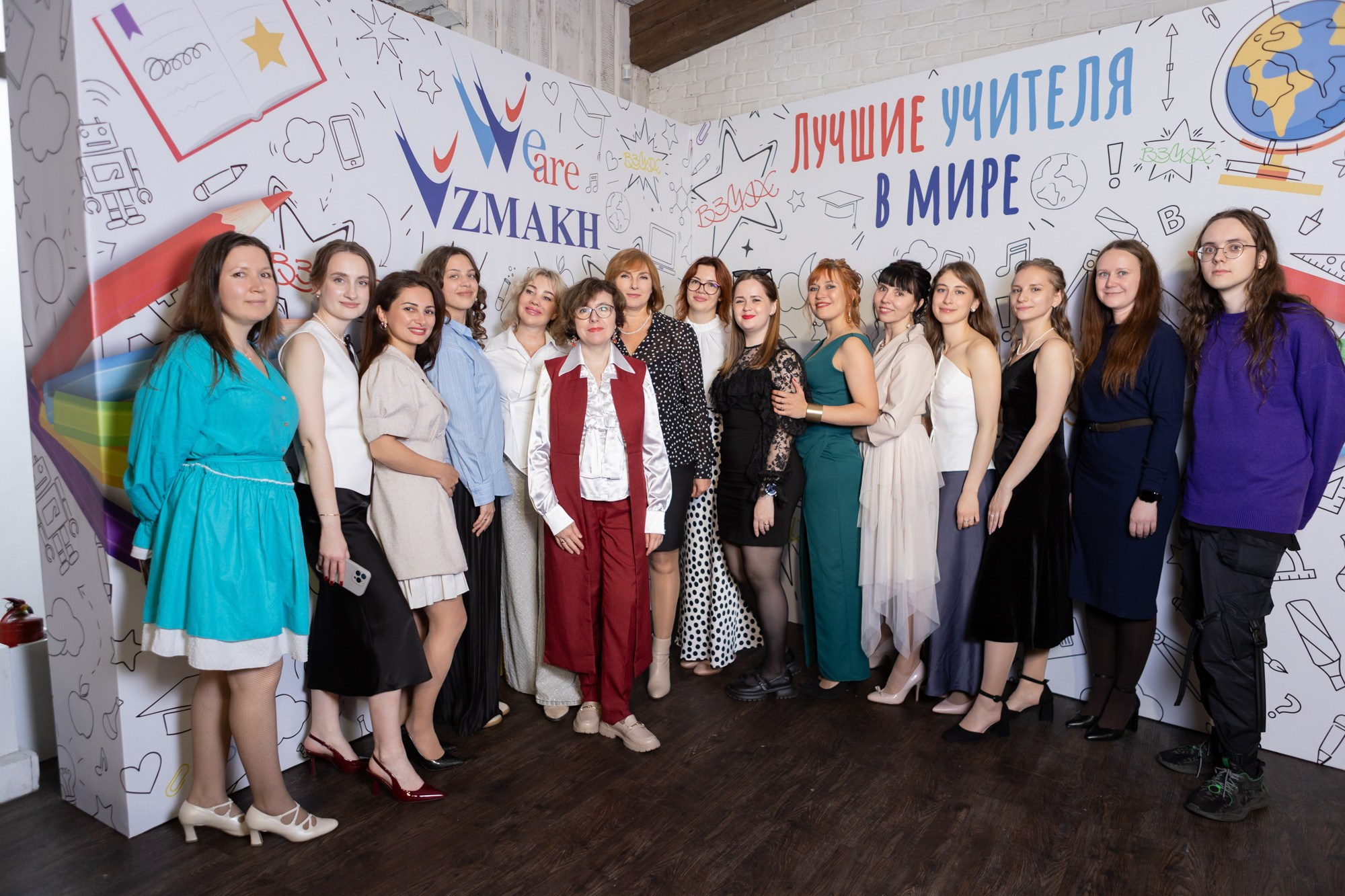 Яркая фотосессия для выпускного 4 класса в ресторане Весенний лофт. Семейный и детский фотограф в СПБ, Пушкин, Колпино, Славянка, Тосно