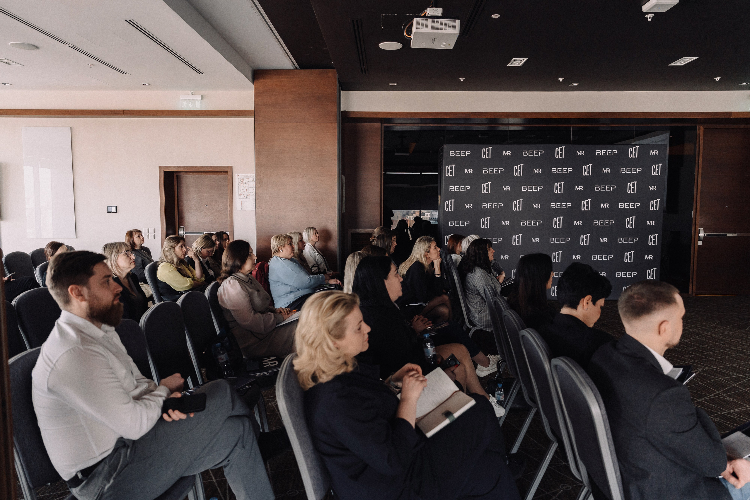 Застройщики Москвы MR (МАРРИОТ). Свадебный и репортажный фотограф в Воронеже Роман Янко