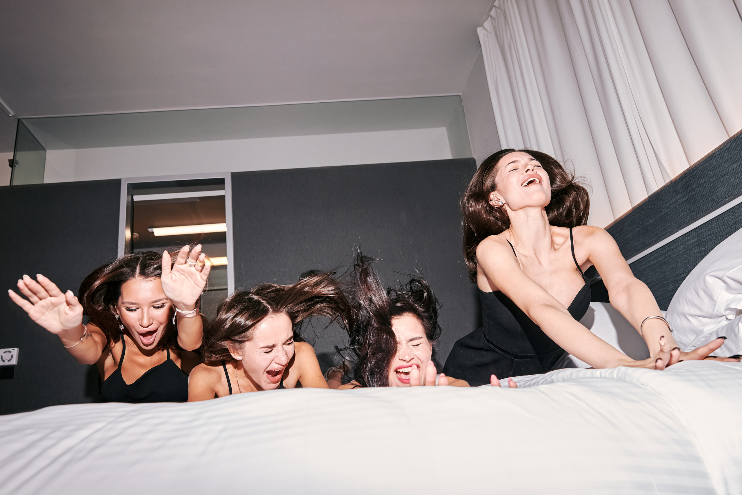 Девичник Айгуль. Лёшка Варзегов — фотограф