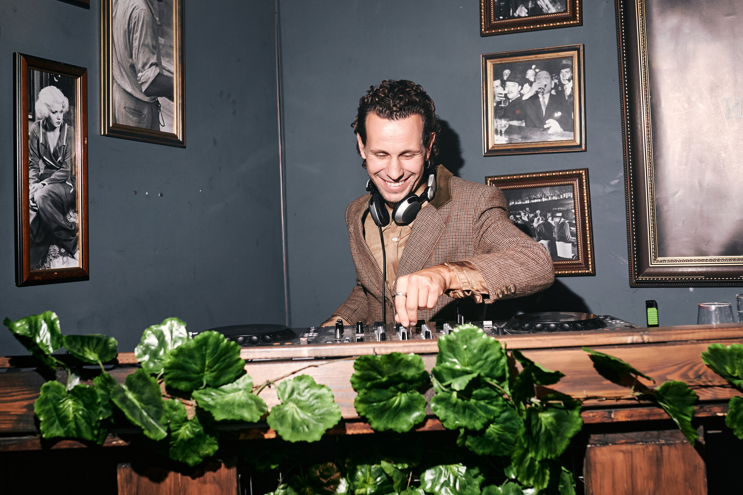 BUNIN BAR. Лёшка Варзегов — фотограф