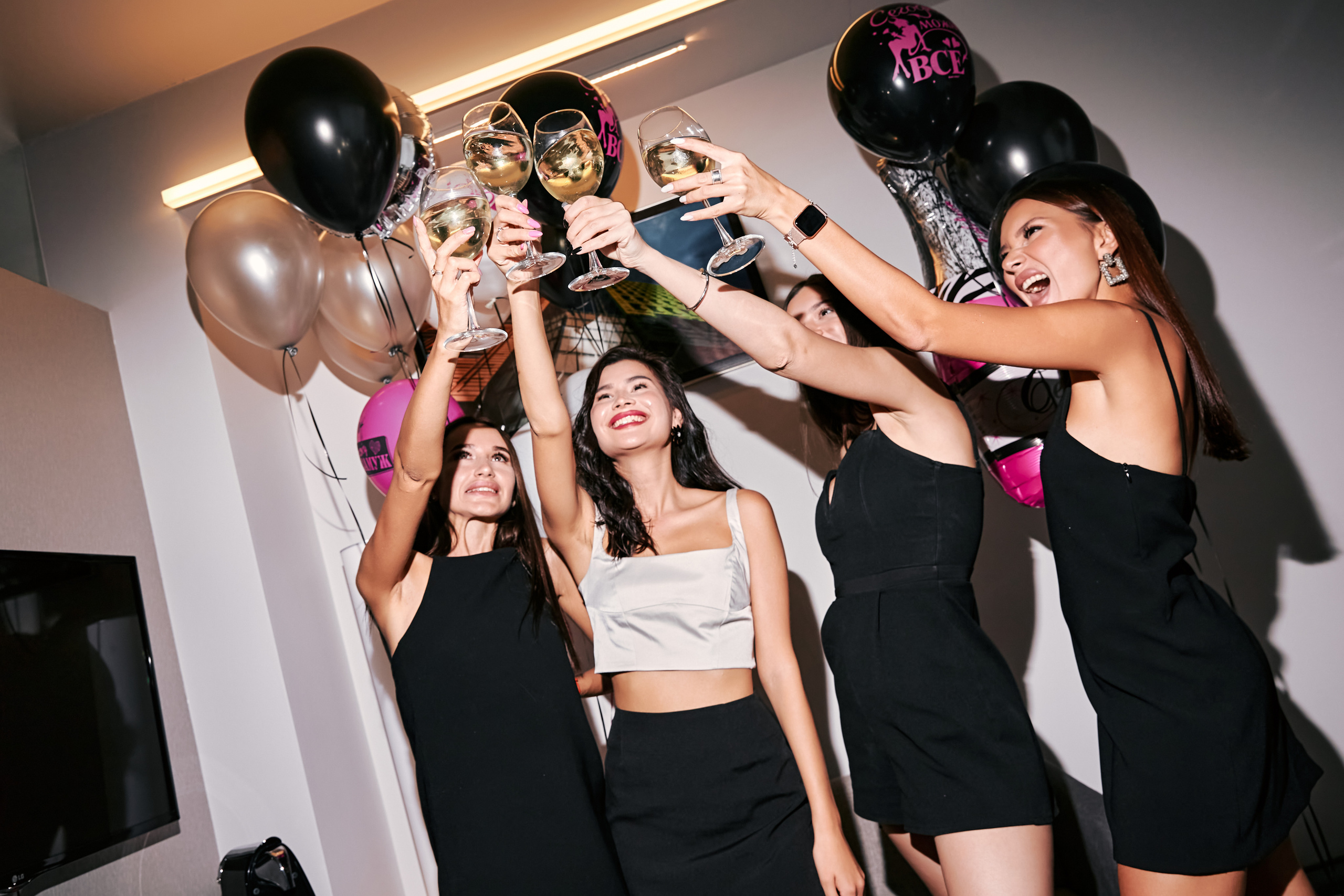 Девичник Айгуль. Лёшка Варзегов — фотограф