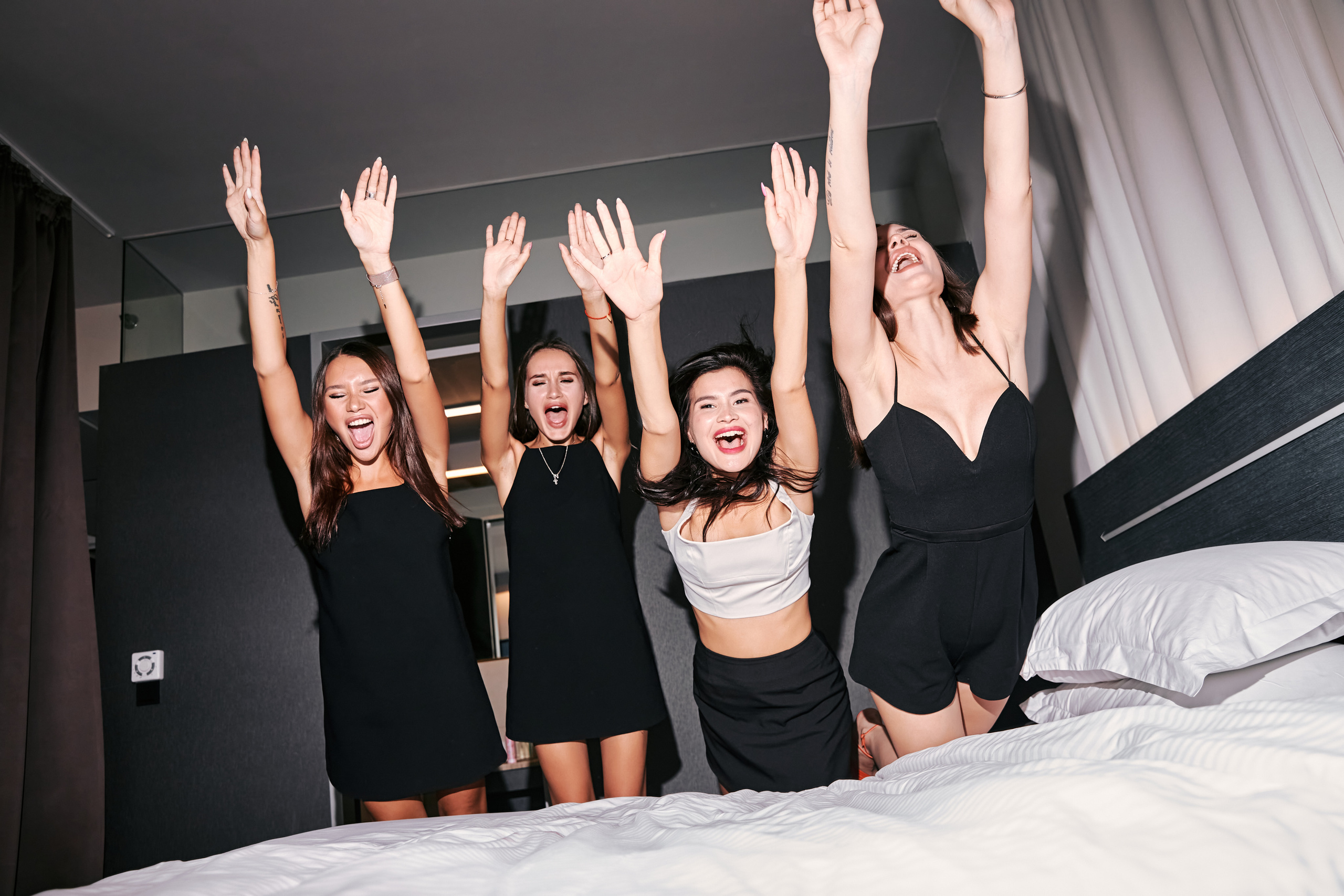 Девичник Айгуль. Лёшка Варзегов — фотограф