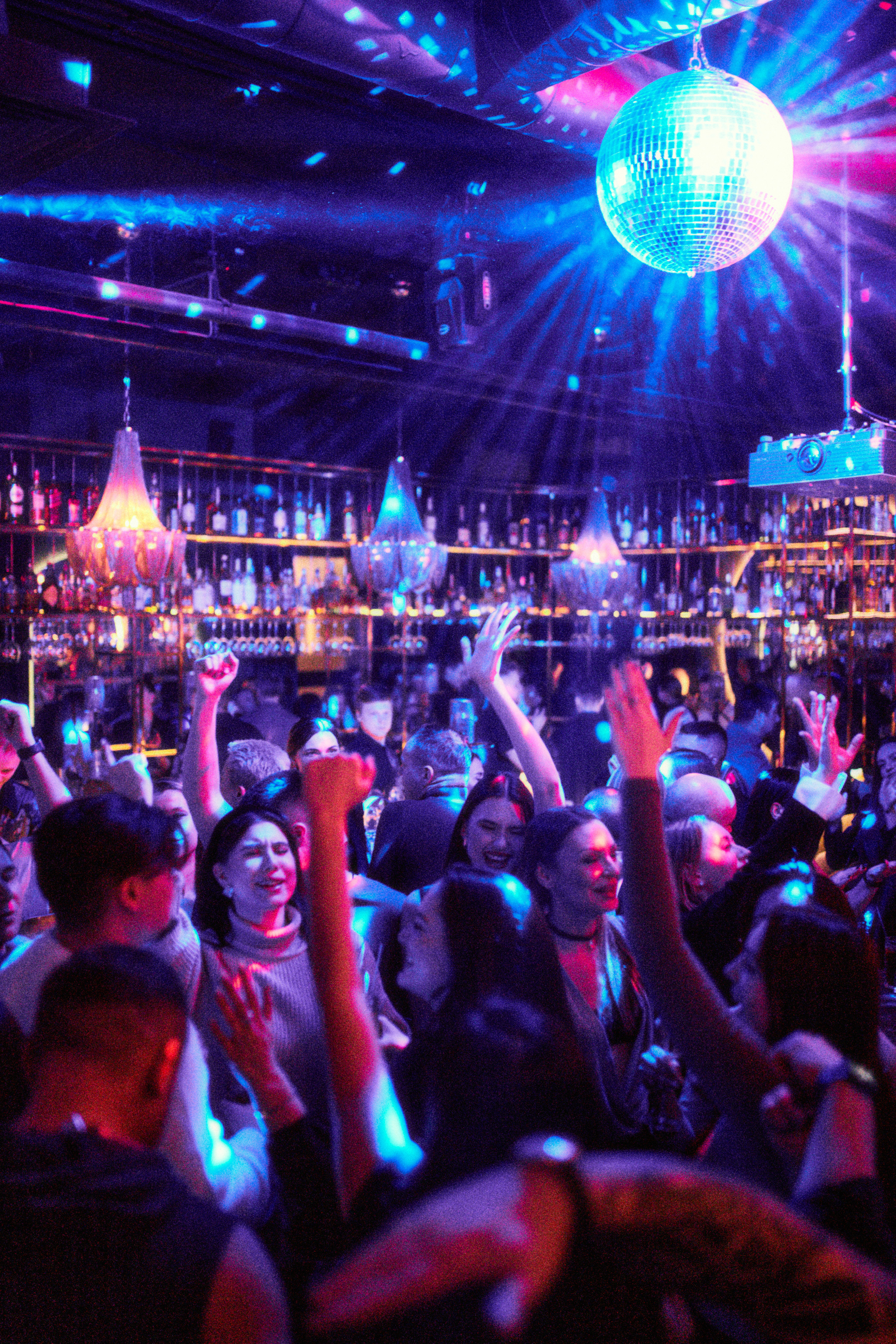 ÖGONEK BAR. Лёшка Варзегов — фотограф